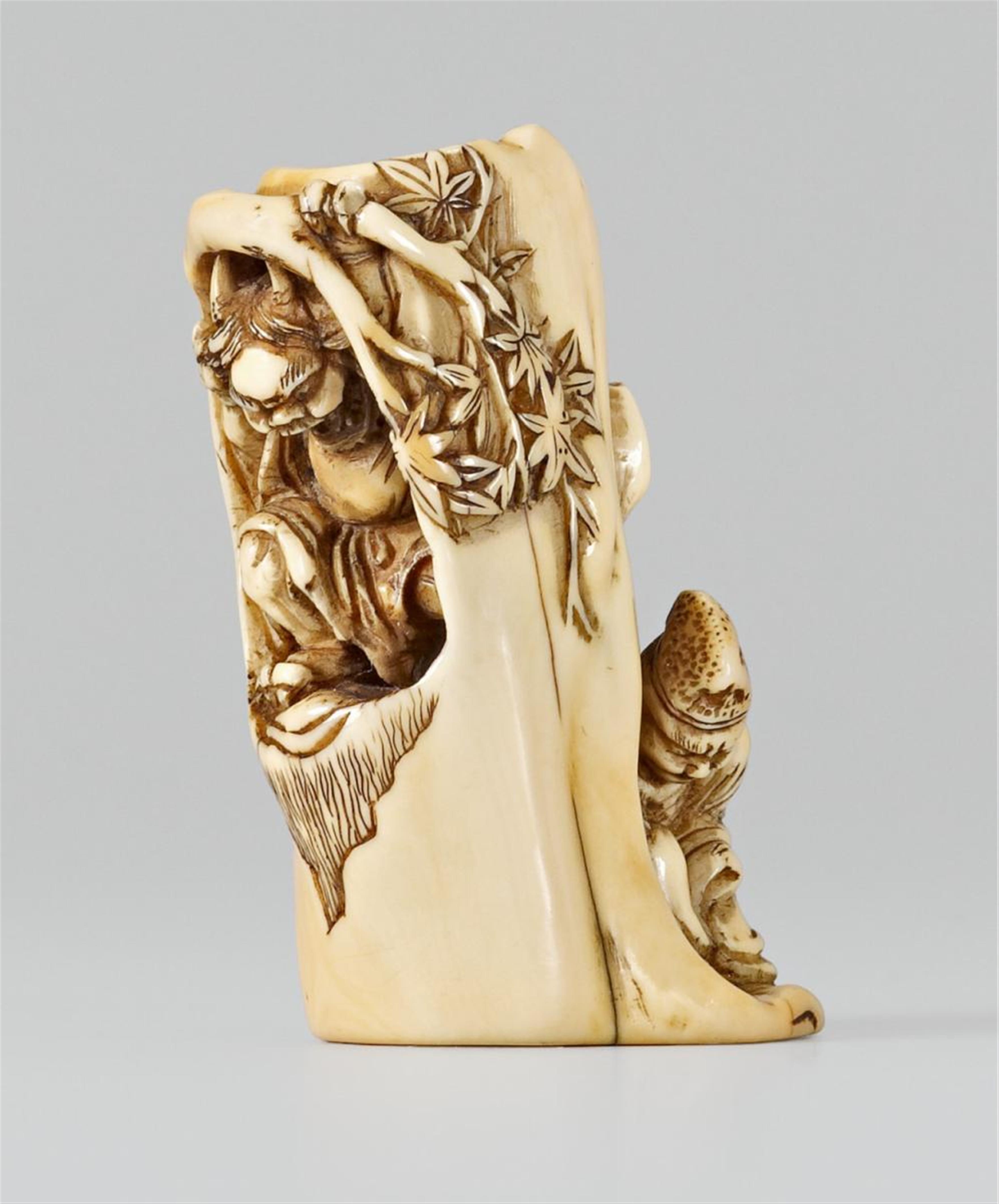 An ivory netsuke of Taira no Koremochi. Early 19th century - image-1