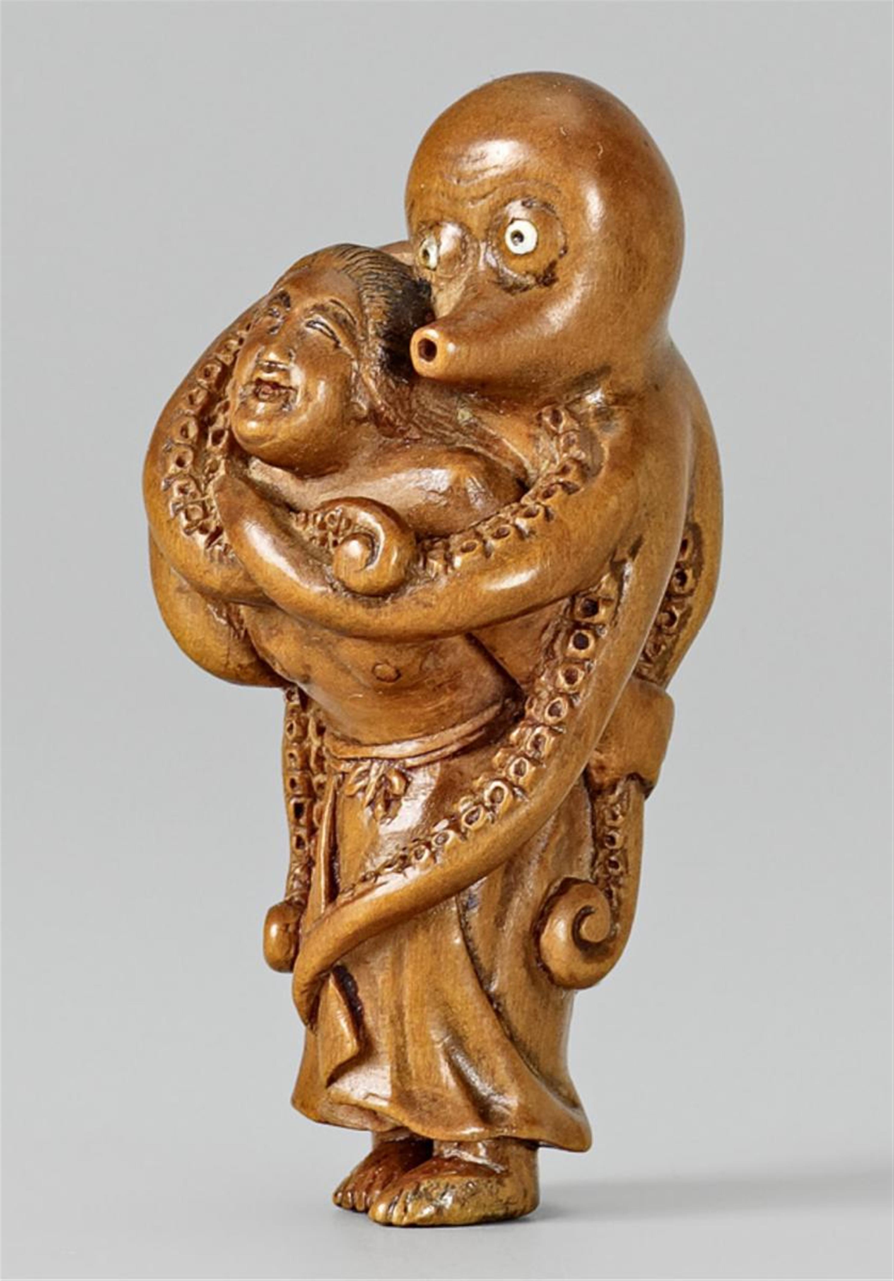A light boxwood netsuke of a female pearl diver and an octopus. Second half 19th century - image-1