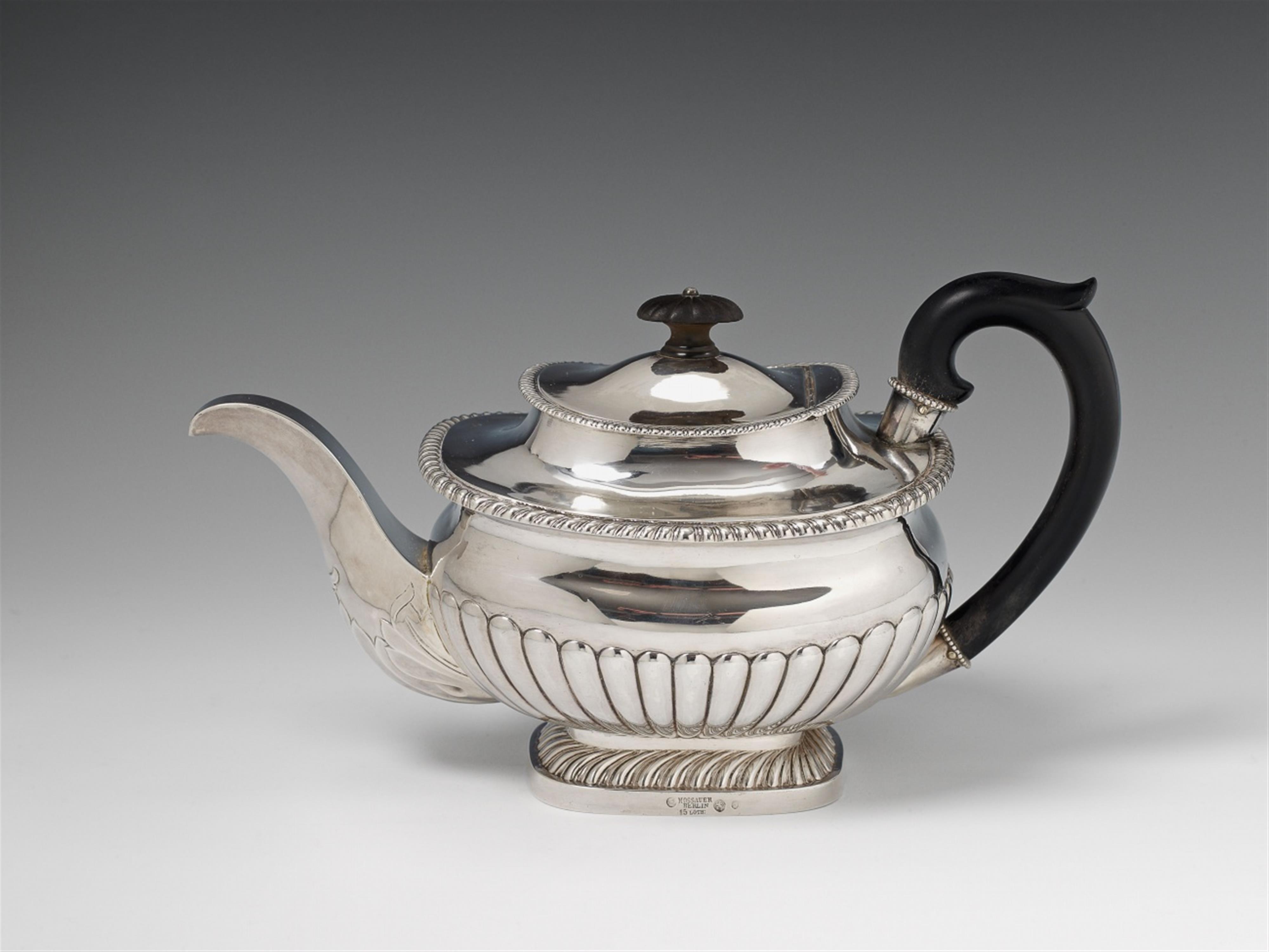 A Berlin silver teapot. Monogrammed to the underside "EA/Fr". Marks of George Friedrich Hossauer, ca. 1830. - image-1