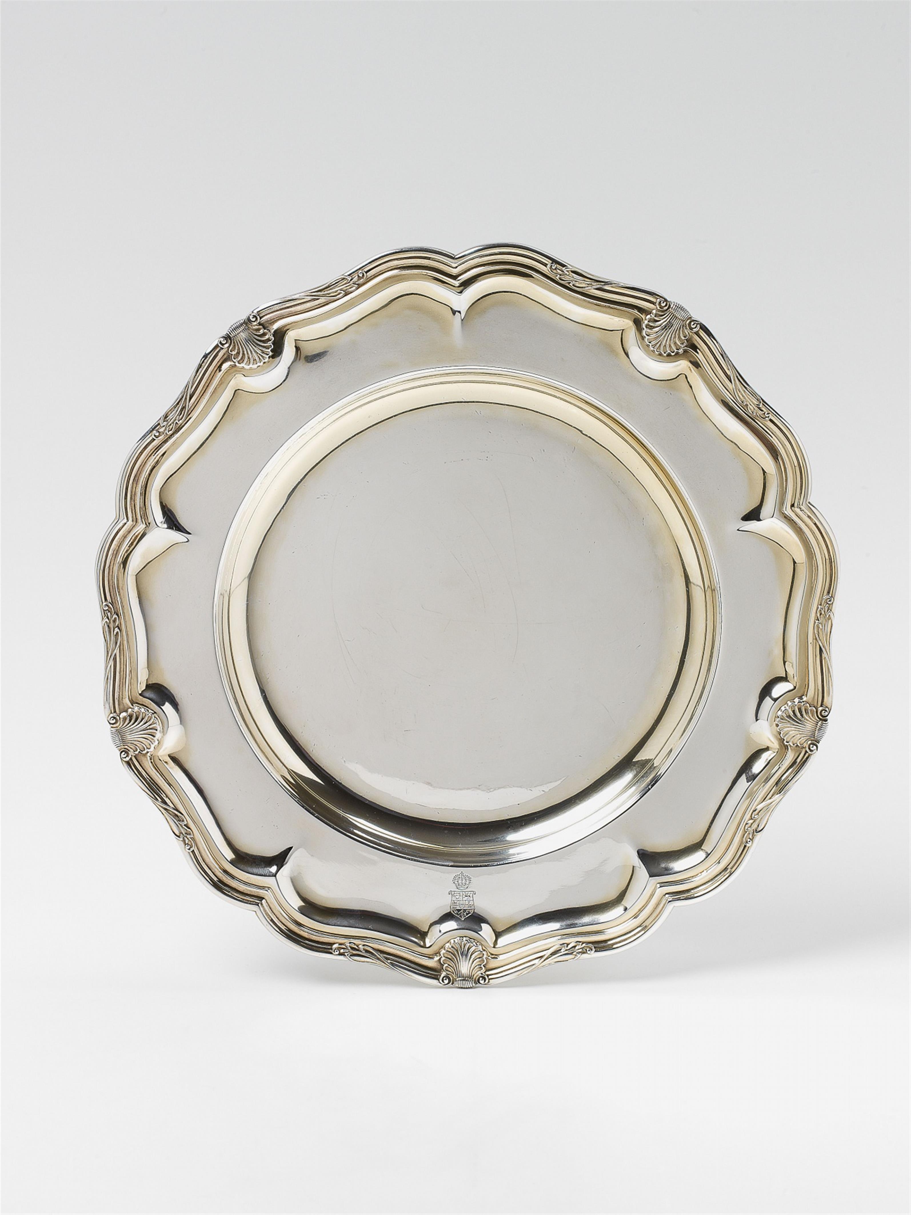 A Berlin silver partially gilt platter made for the Grand Dukes of Mecklenburg-Schwerin. Marks of Johann George Hossauer, ca. 1837. - image-2