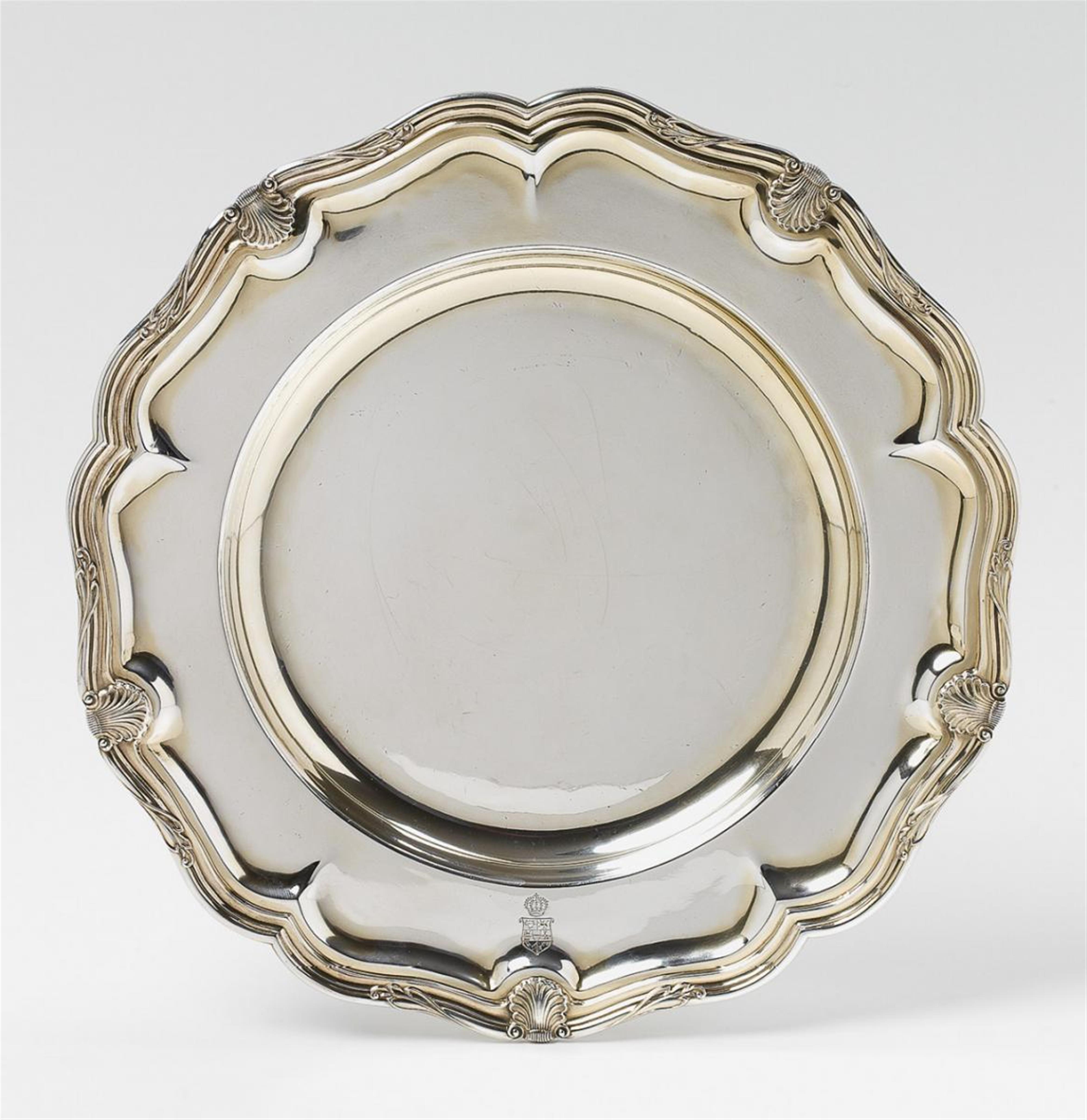 A Berlin silver partially gilt platter made for the Grand Dukes of Mecklenburg-Schwerin. Marks of Johann George Hossauer, ca. 1837. - image-1