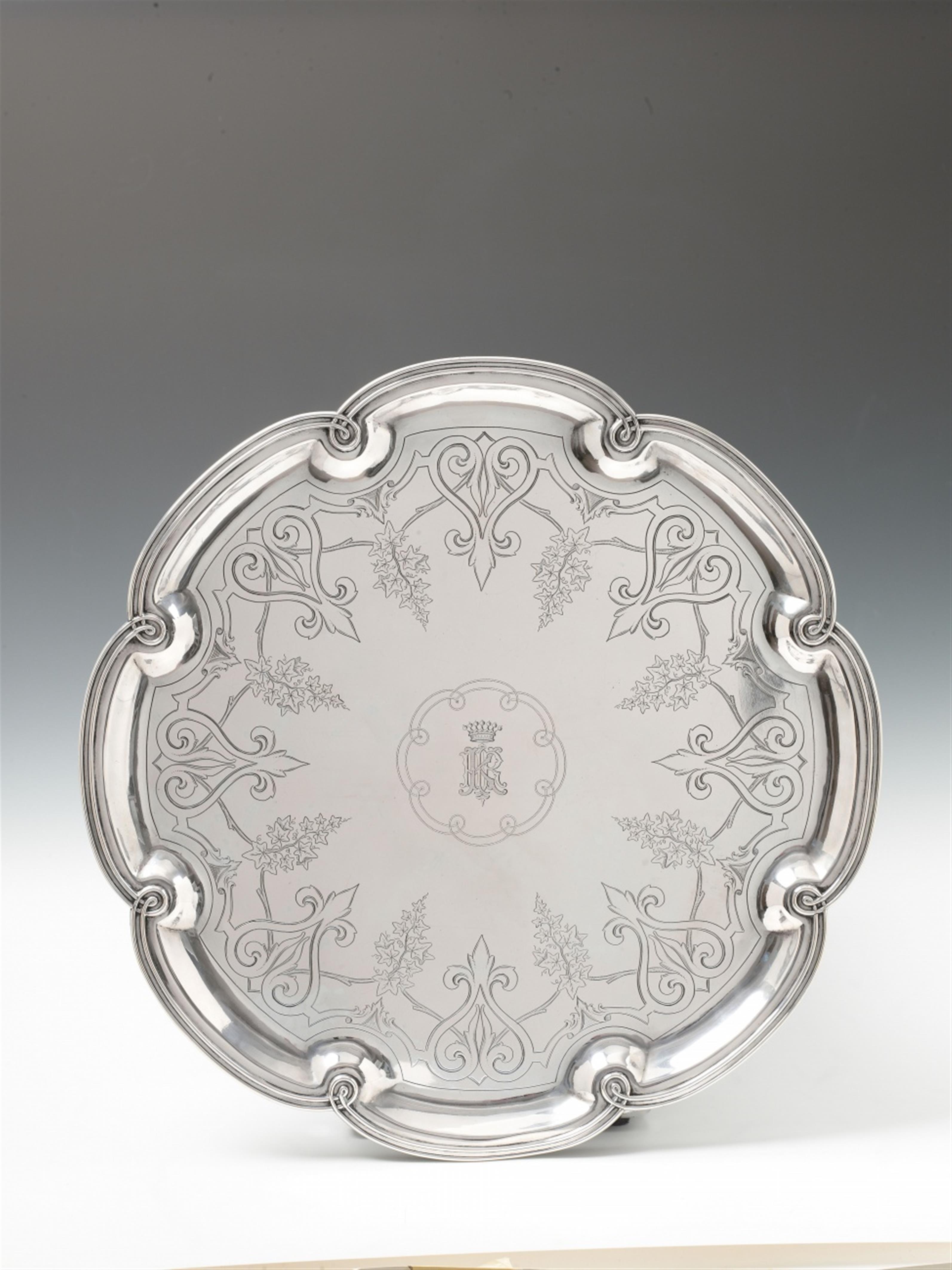 A large Berlin silver tray. Monogrammed "HRK" to the centre. Unidentified maker's mark "S", ca. 1860 - 80. - image-1