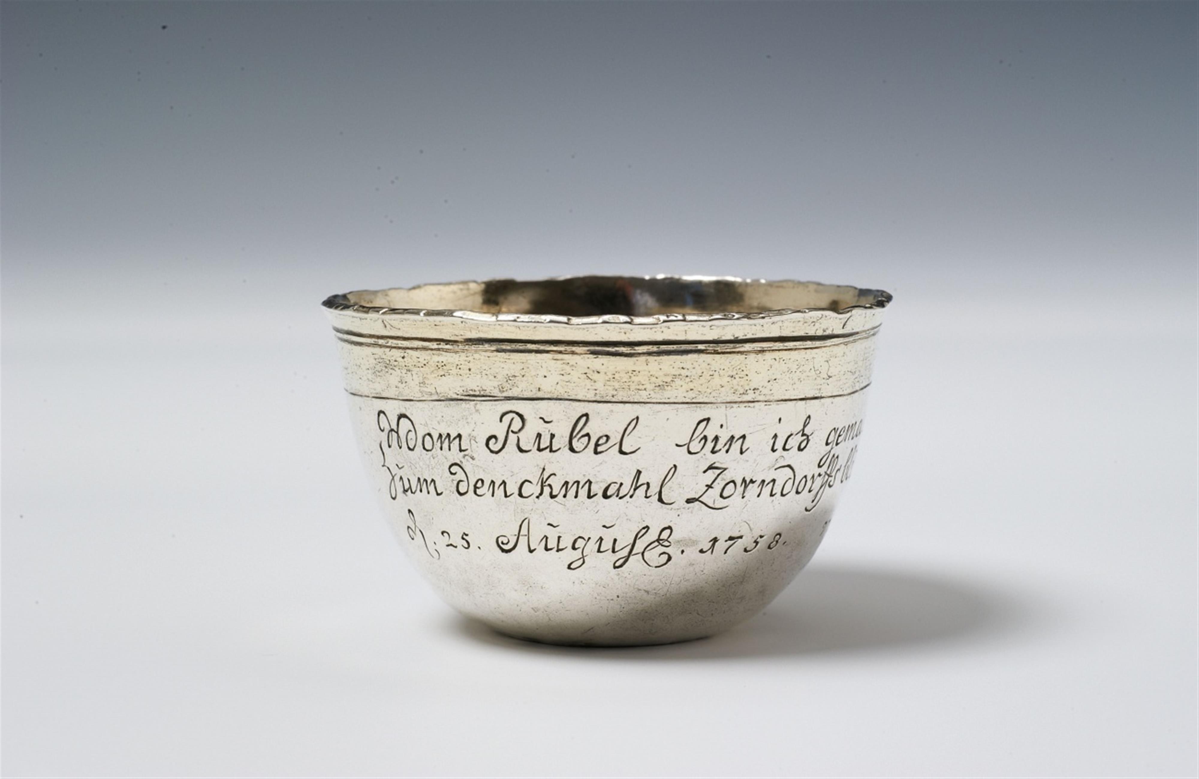 A Prussian silver gilt beaker formed from a rubel coin. Monogrammed "vL" and with an inscription commemorating the battle of Zorndorff on 25th August 1758. Unmarked, ca. 1758. - image-1