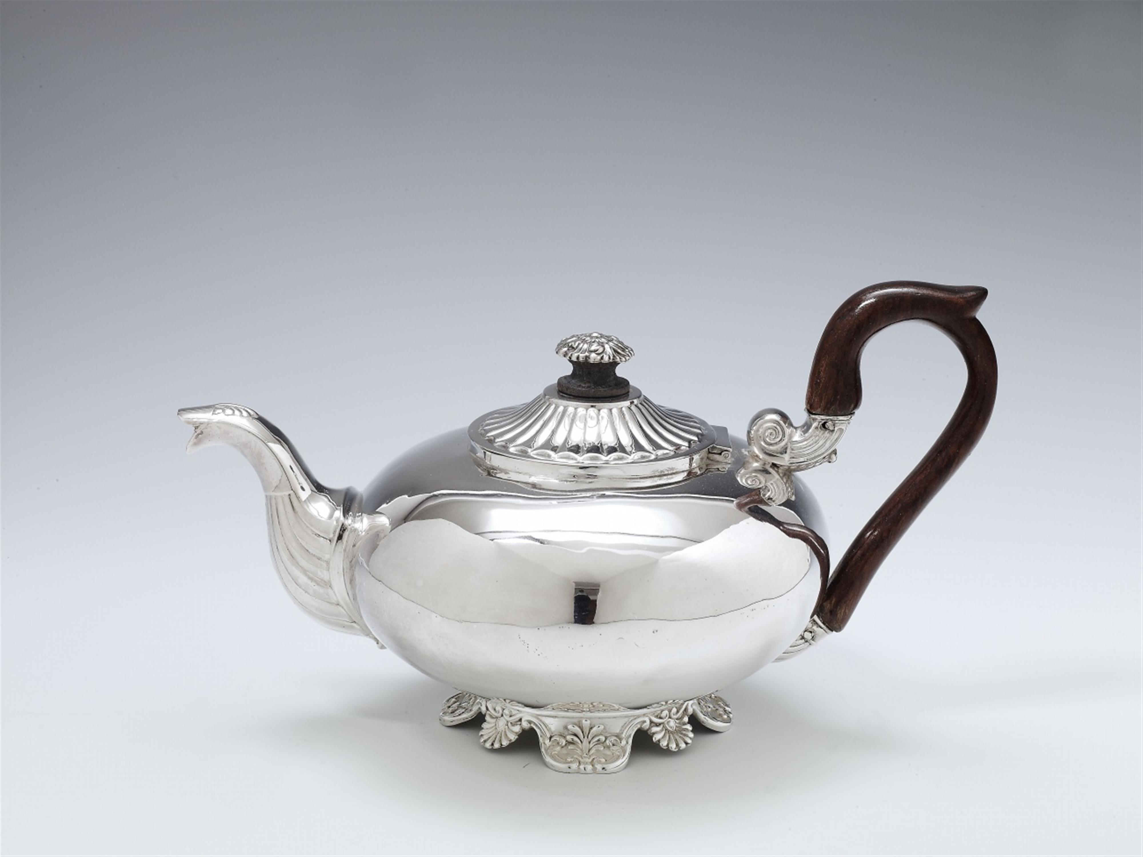A Stuttgart silver teapot. Marks of Eduard Föhr, ca. 1860. - image-1