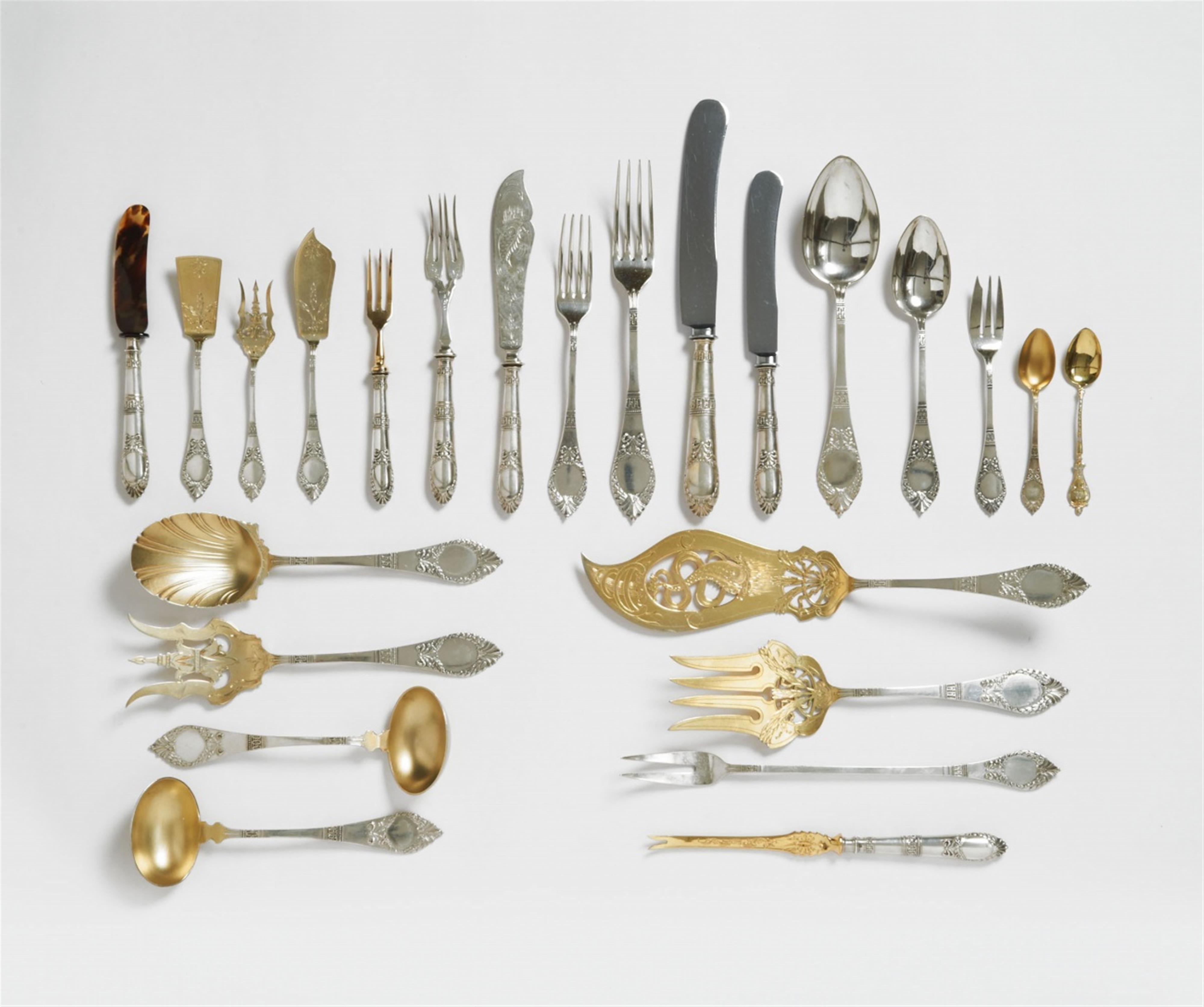 An extensive German silver partially gilt 429 piece cutlery set. Comprising 36 dinner knives/forks, 24 soup spoons, 24 starter knives/forks/spoons, 24 fish knives/forks, 24 coffee spoons and 12 cake forks, 24 fruit knives/forks, horn-handled butter knives - image-1