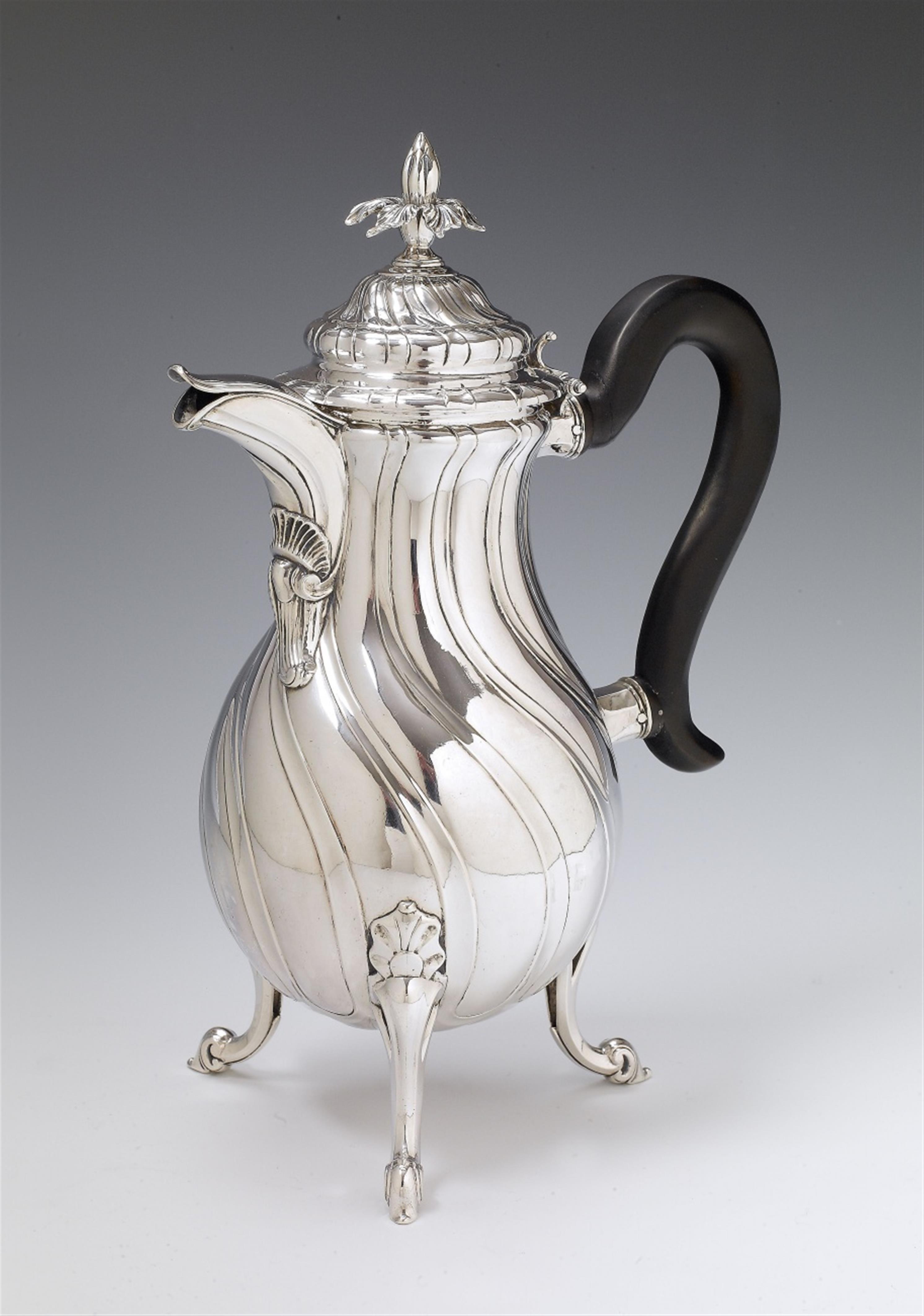 A Mons silver coffee pot. Unidentified maker's mark "D", 1773. - image-1