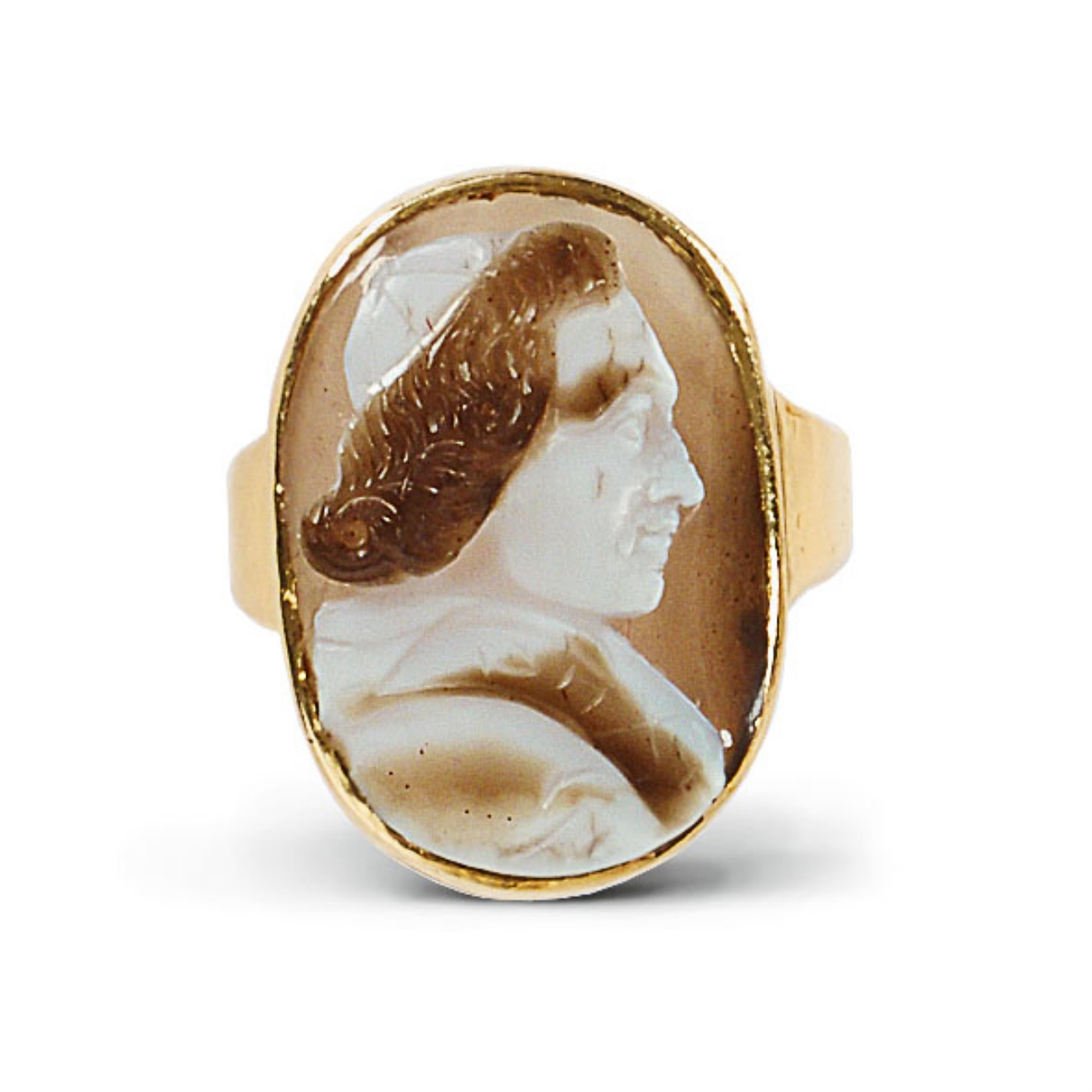 An 18k gold Italian souvenir ring with a papal portrait. - image-1