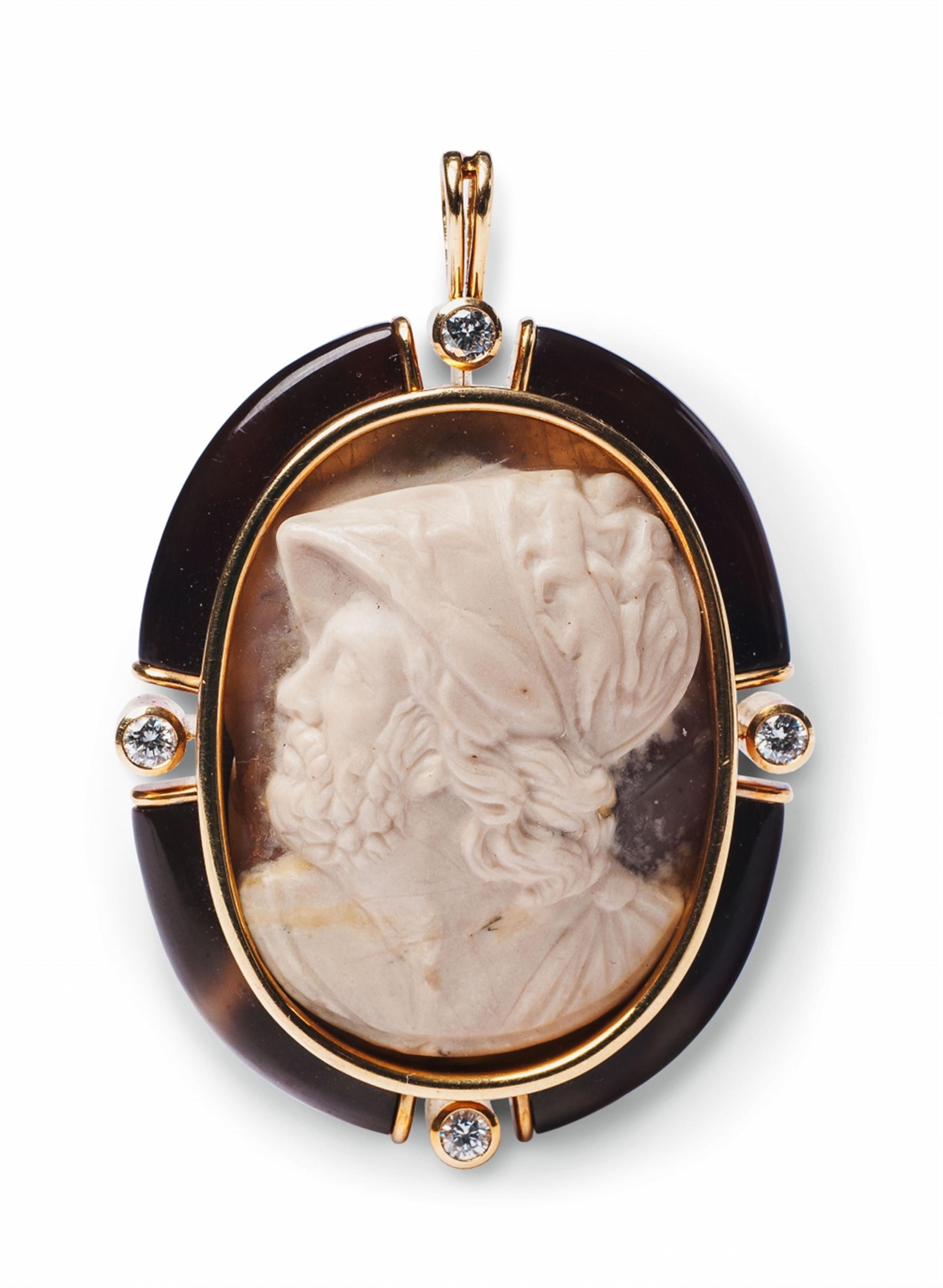 An 18k gold and enamel pendant with a historical sardonyx cameo - image-2