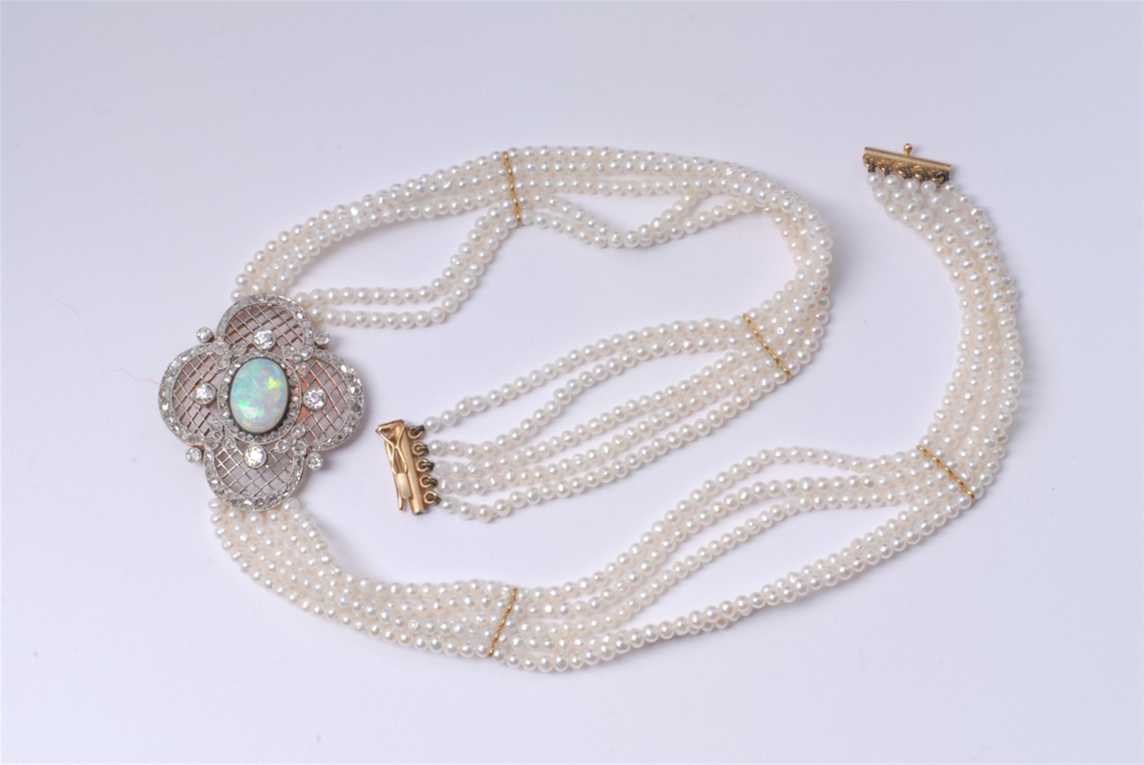 A 14k gold, platinum and cultured pearl choker with an Edwardian buckle - image-4