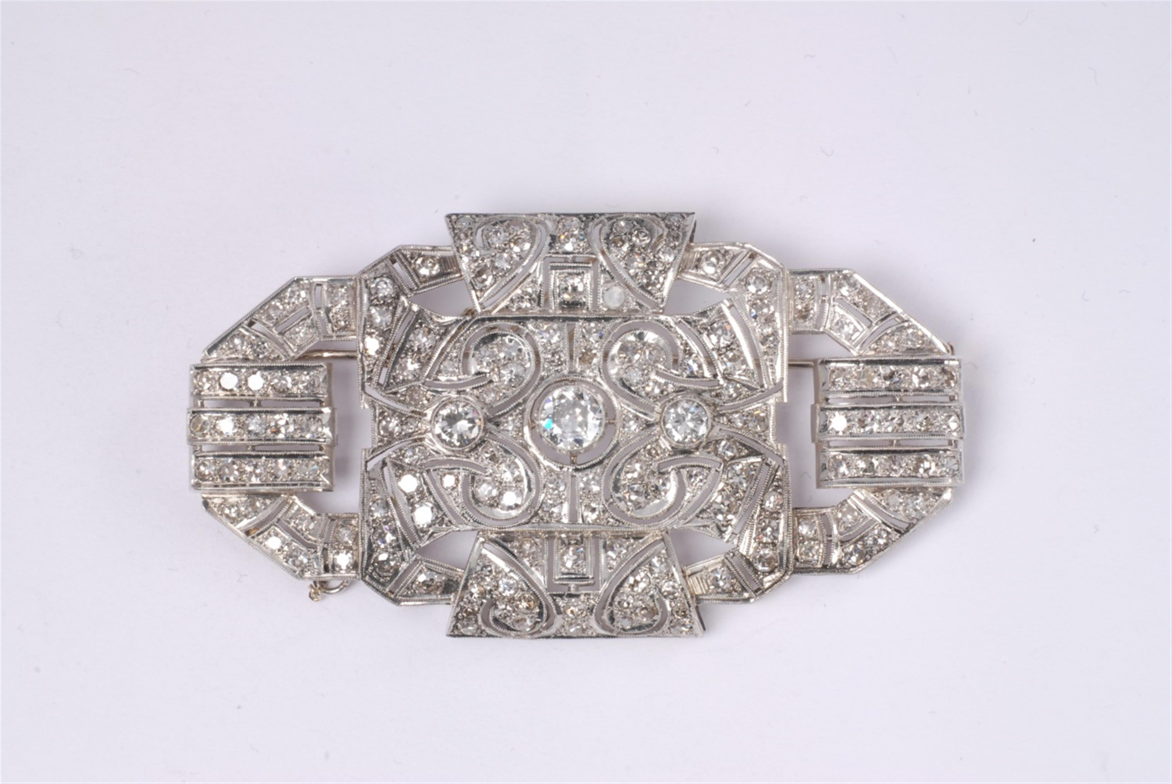 A platinum and diamond art déco brooch - image-2