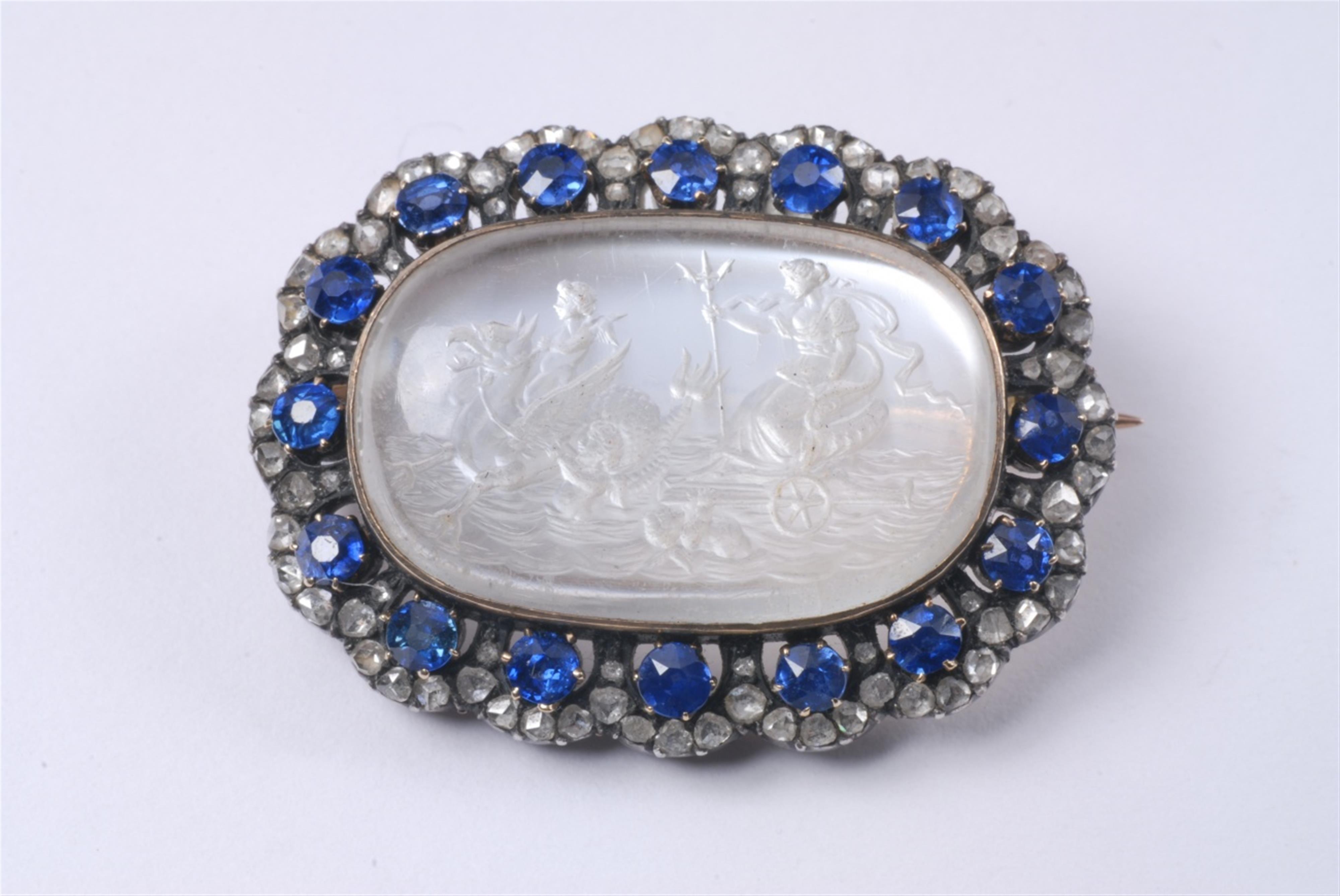 A Parisian 18k red gold and moonstone intagio brooch. - image-2