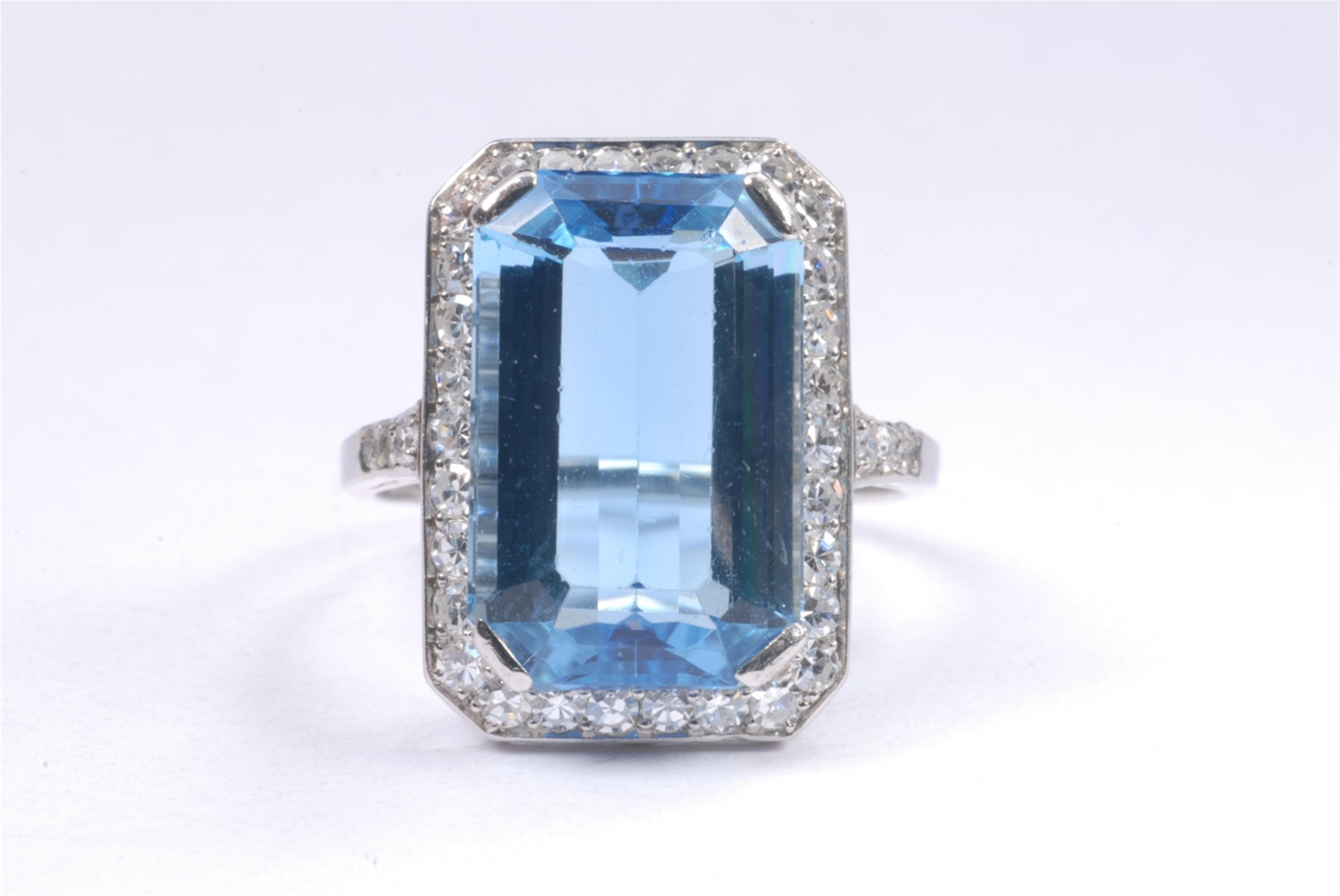 A platinum and aquamarine art déco ring - image-1