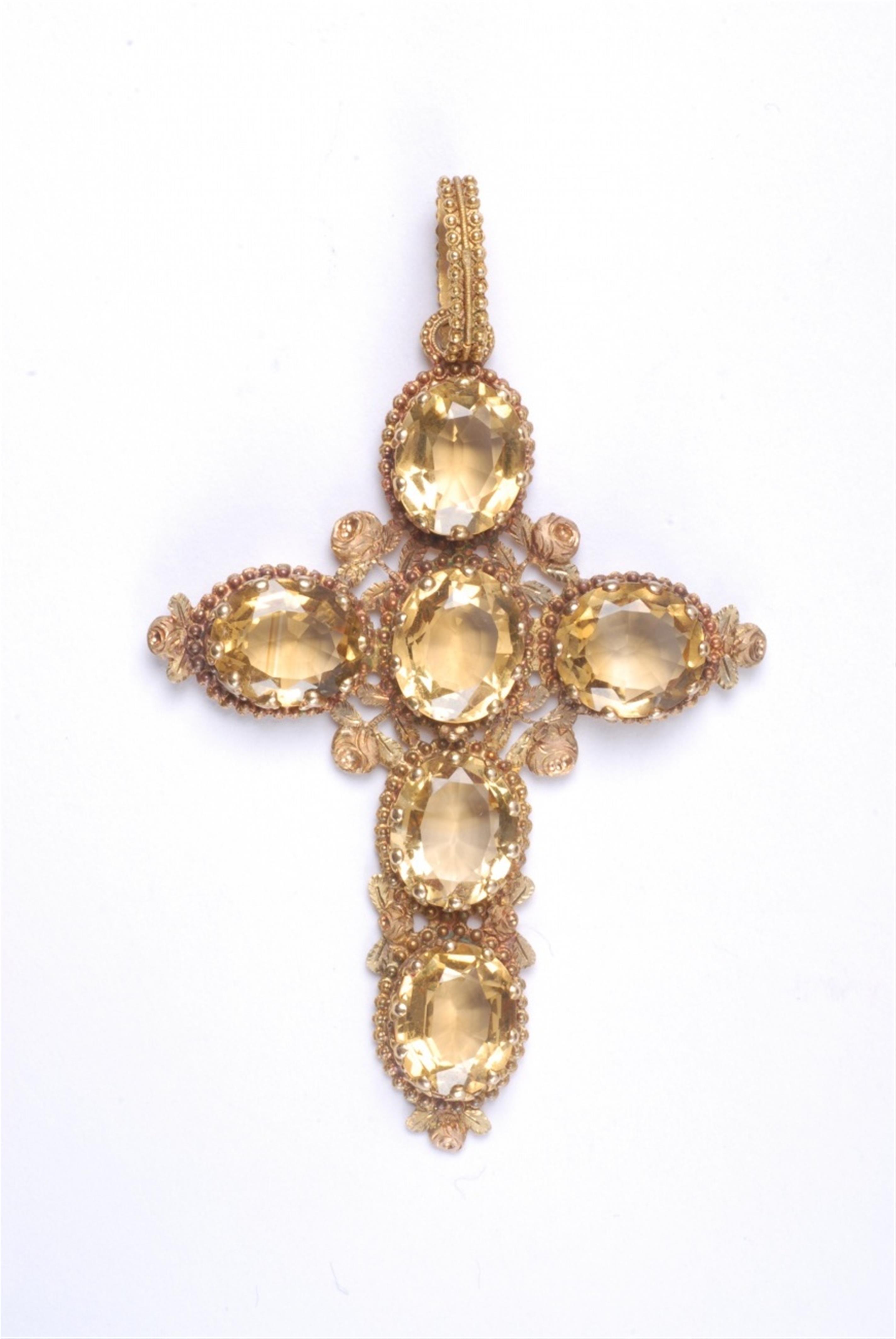 An English 14k gold George III cross pendant. - image-1
