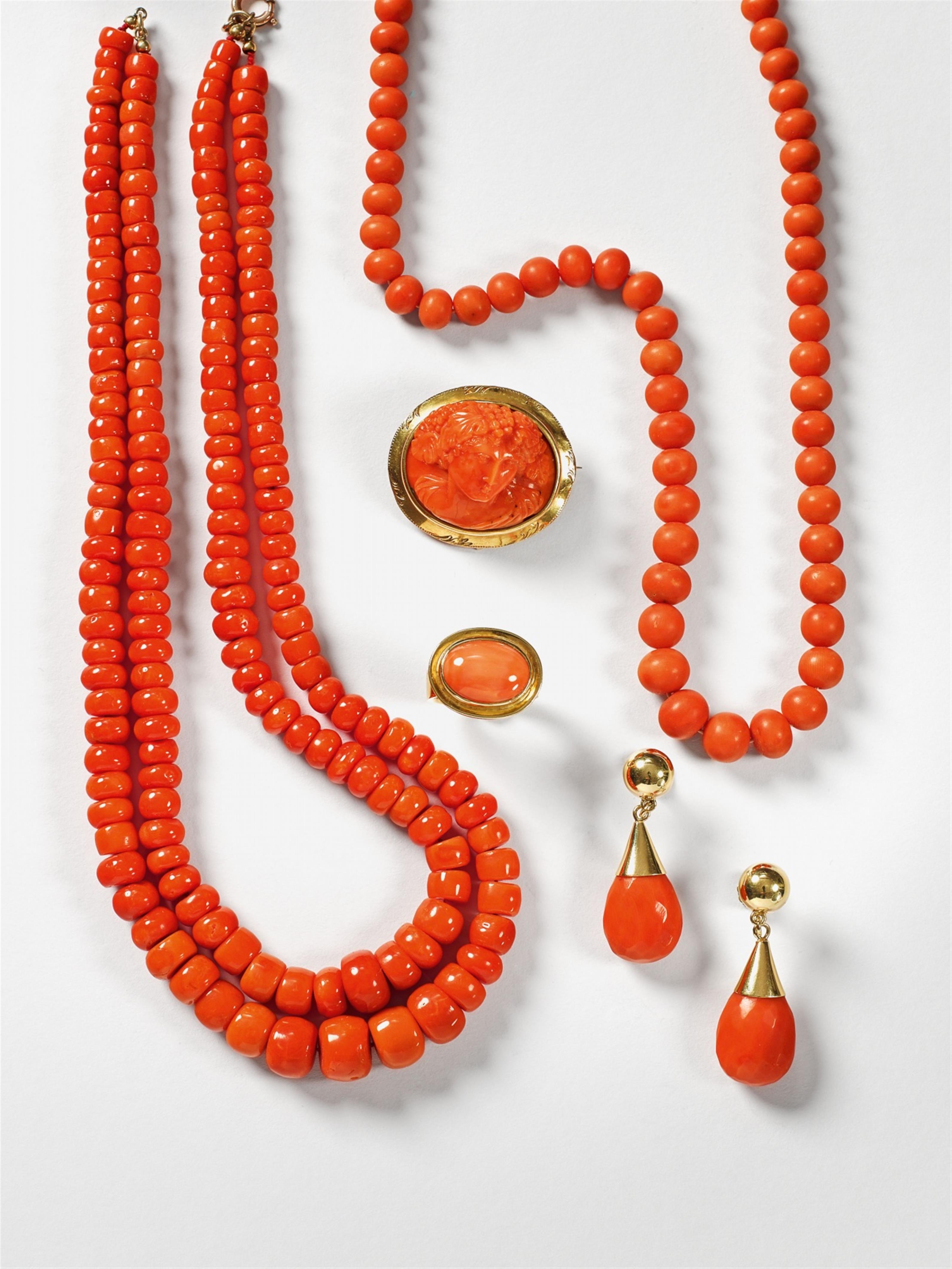 Three pieces of coral jewellery. - image-2