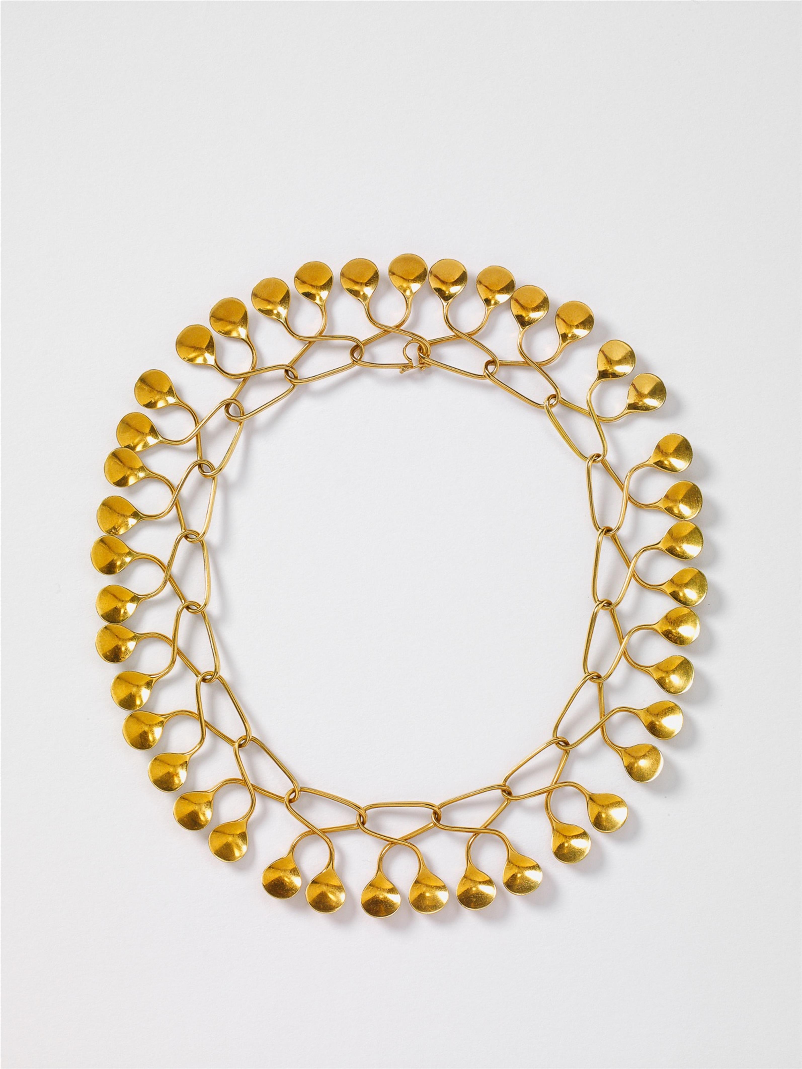 An 18k gold linked collier of stylised gingko leaf design. - image-2