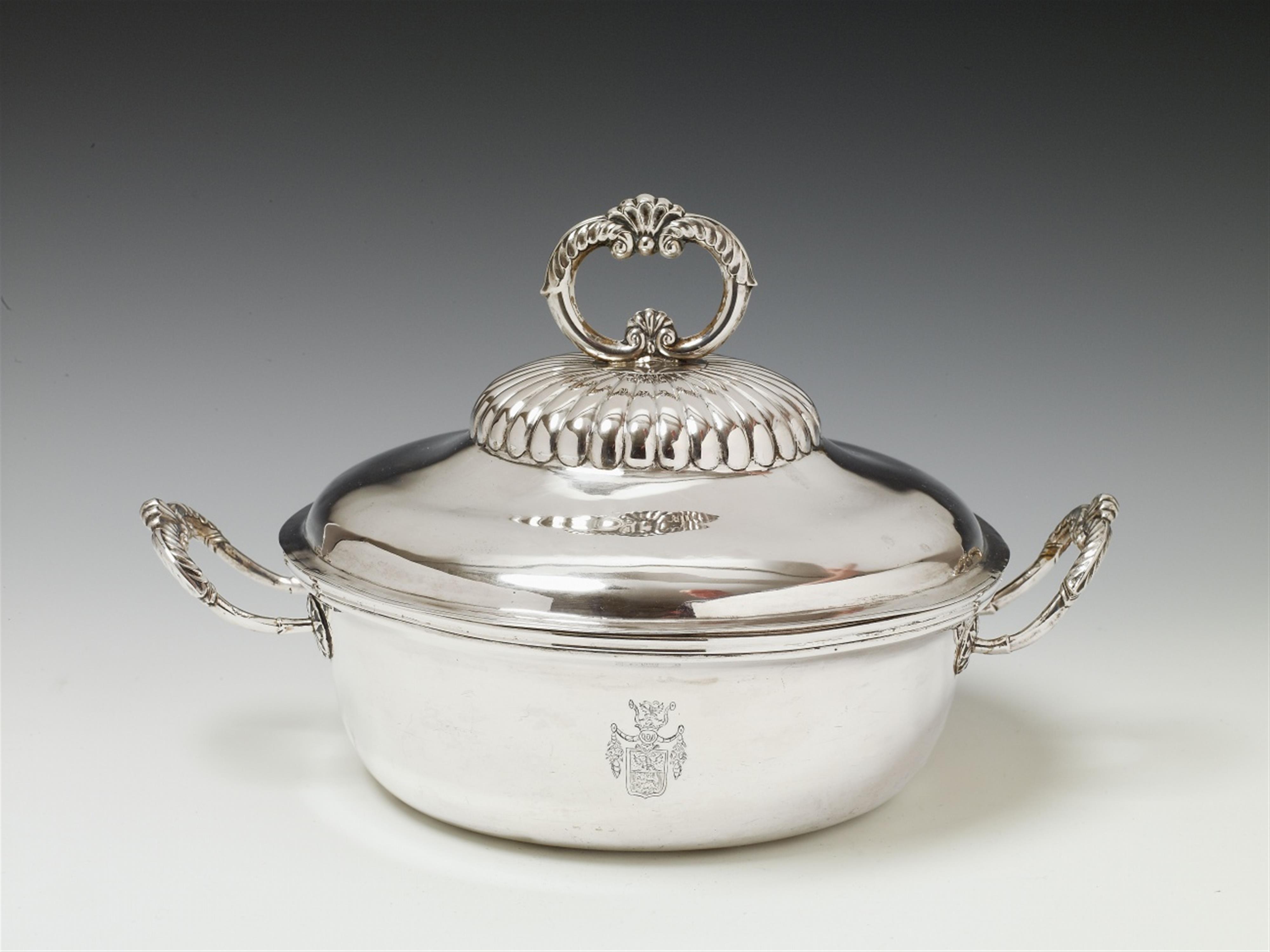 An Augsburg silver covered bowl. Engraved with the silver weight to the underside. Marks of Johann Georg I Stenglin, 1791 - 93. - image-1