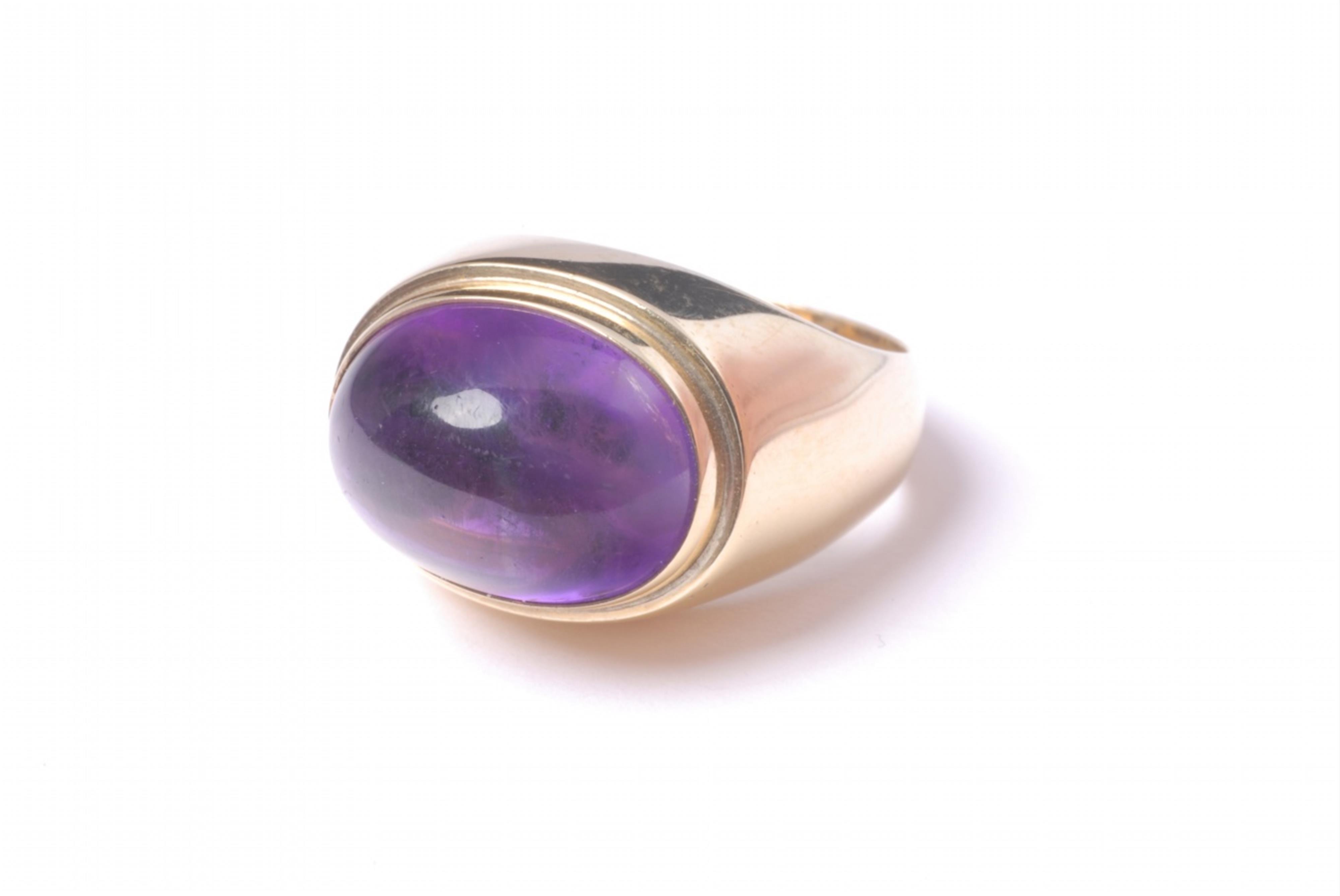 A 14k gold ring set with an amethyst cabochon - image-1