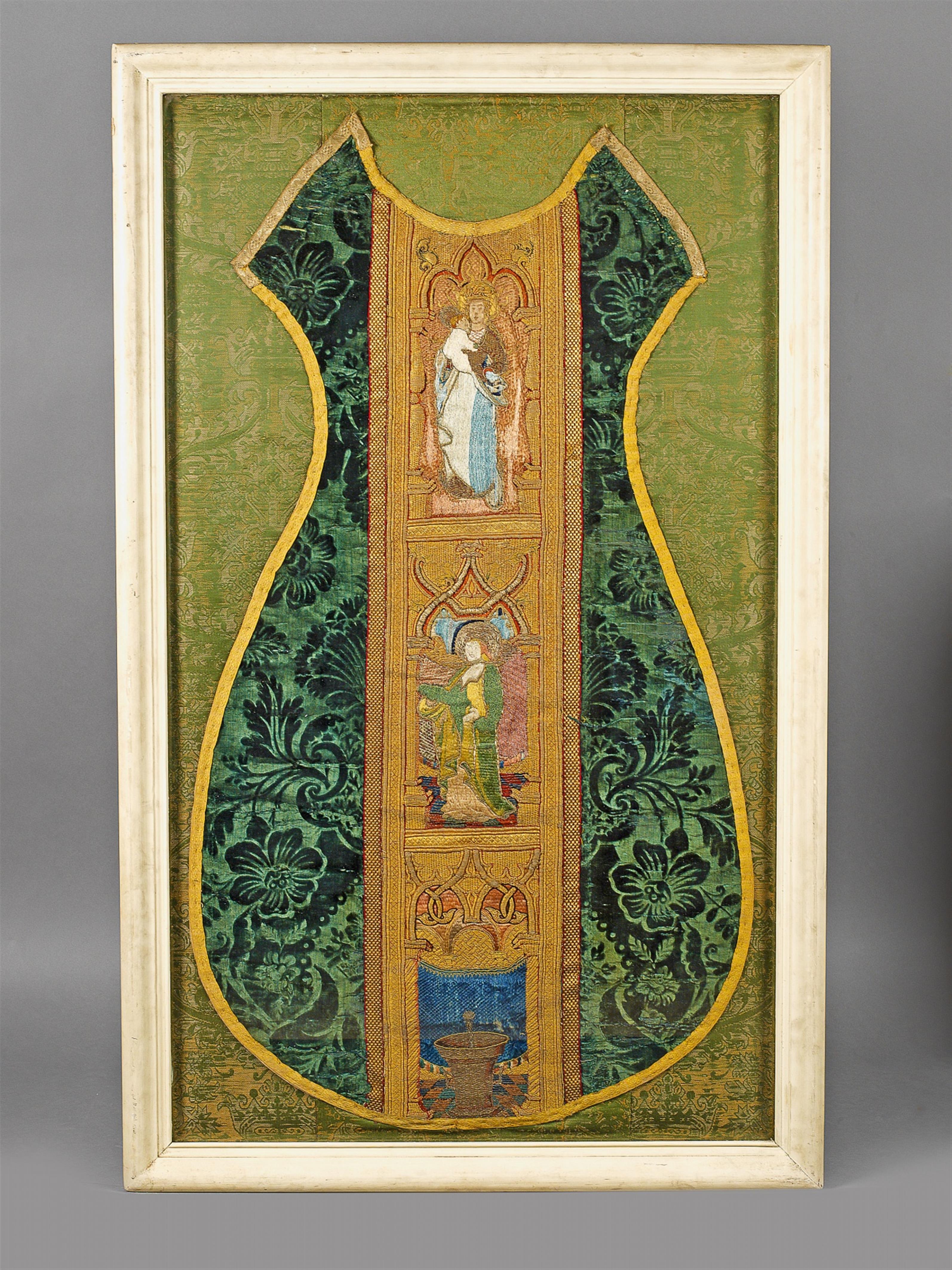 A late Gothic damask and silk chasuble with an applied embroidered cross band. - image-2