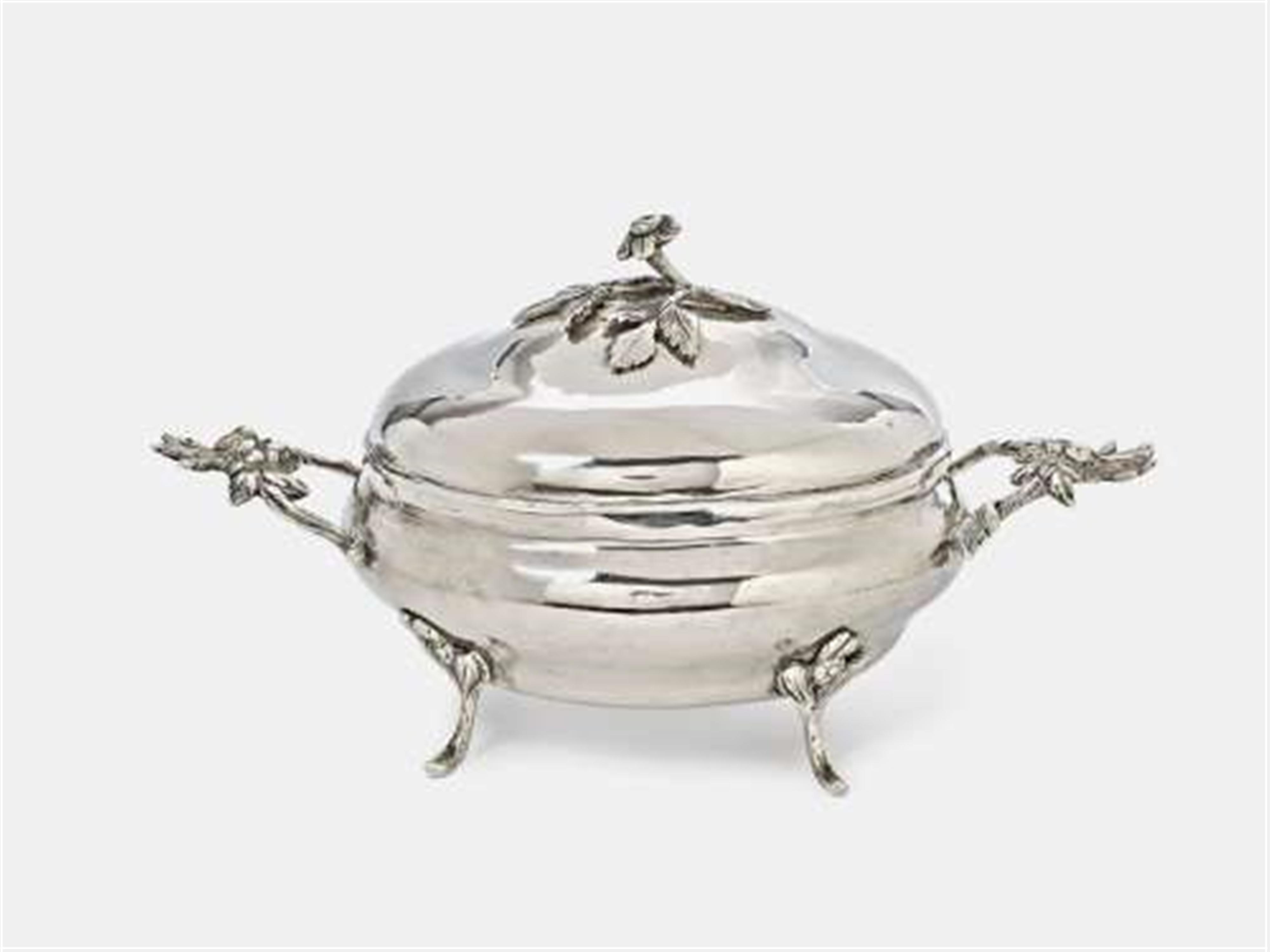 A small Breslau silver tureen and cover. Marks of Martin Kiesling, 1761 - 76. - image-2