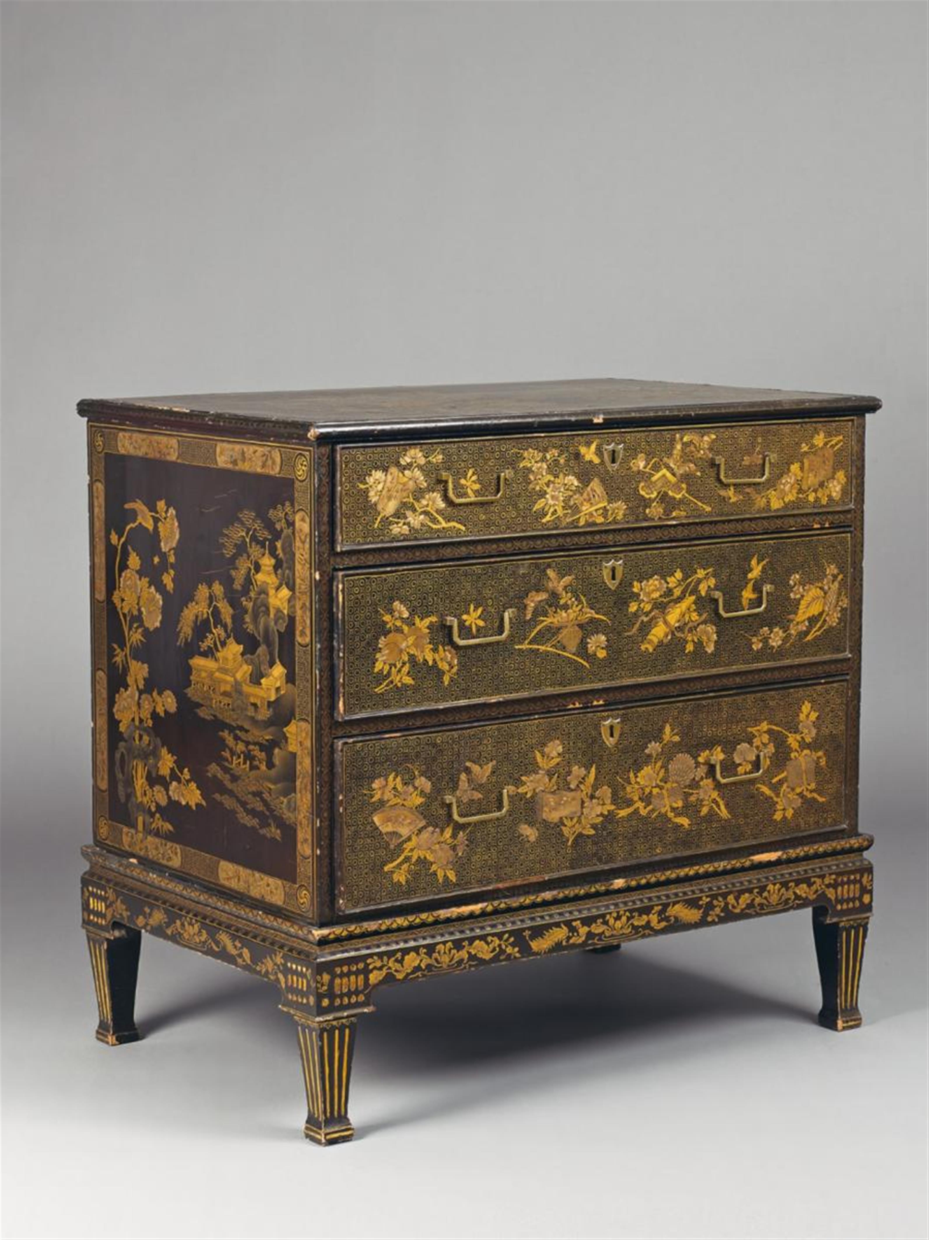A Dutch lacquered chest of drawers with chinoiserie decor. - image-1