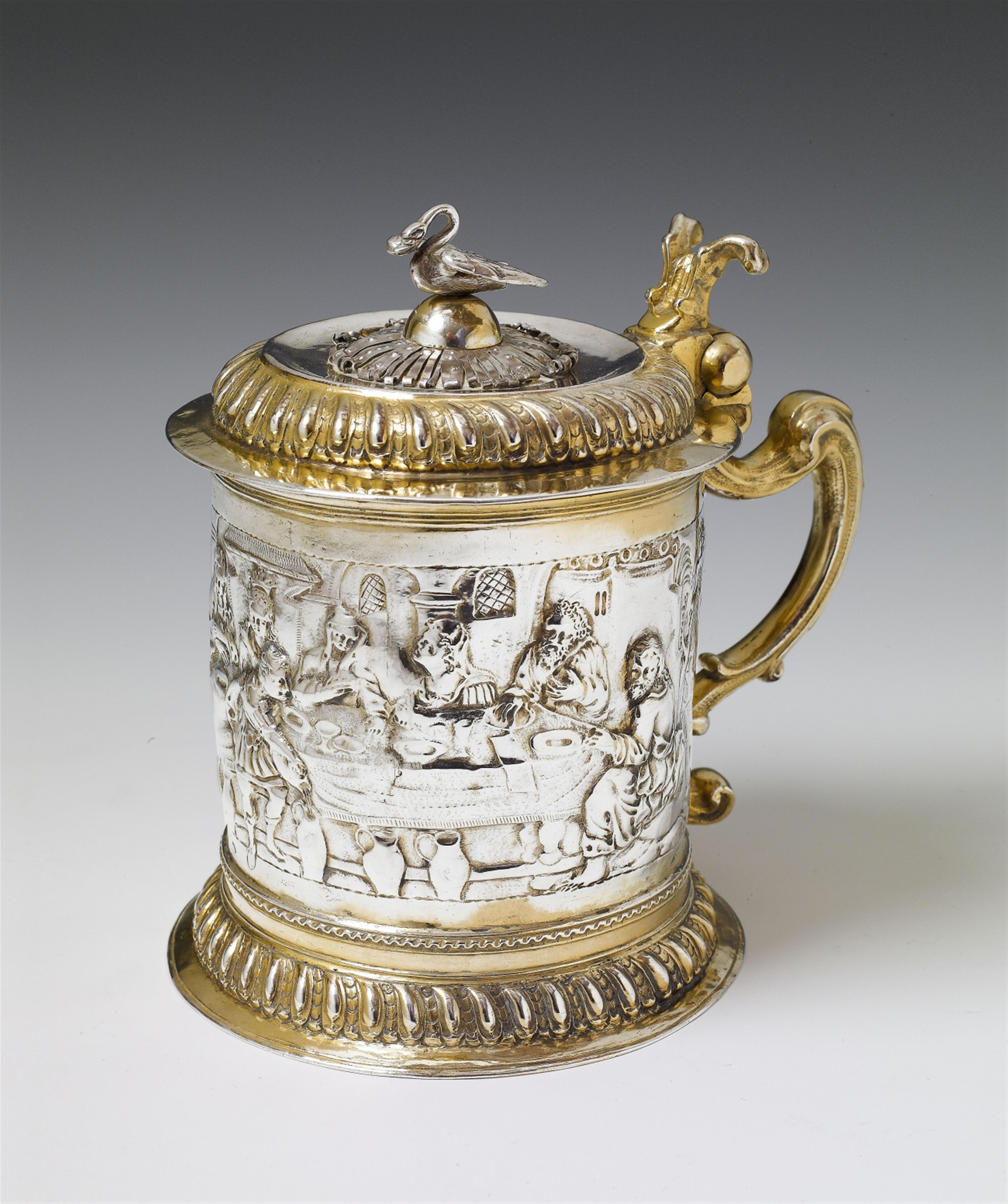 A Gdansk silver gilt tankard. With an embossed depiction of the wedding at Cana. Marks of Arnholt Lange, 1707 - 24. - image-1