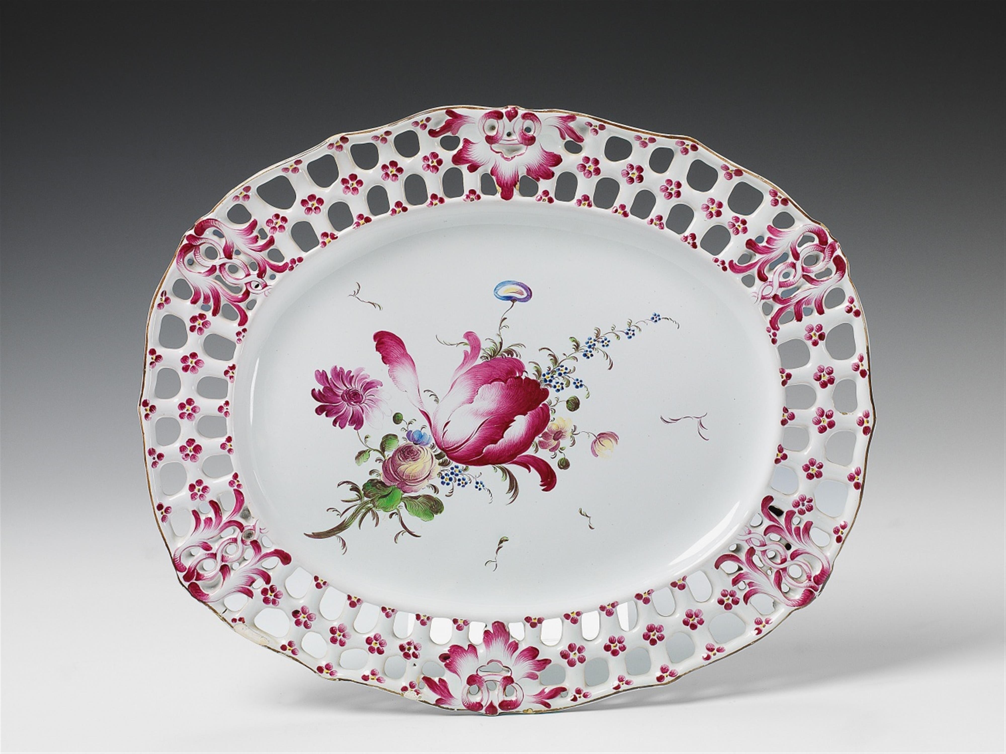 A Strasbourg faience platter with overglaze floral decor. - image-1