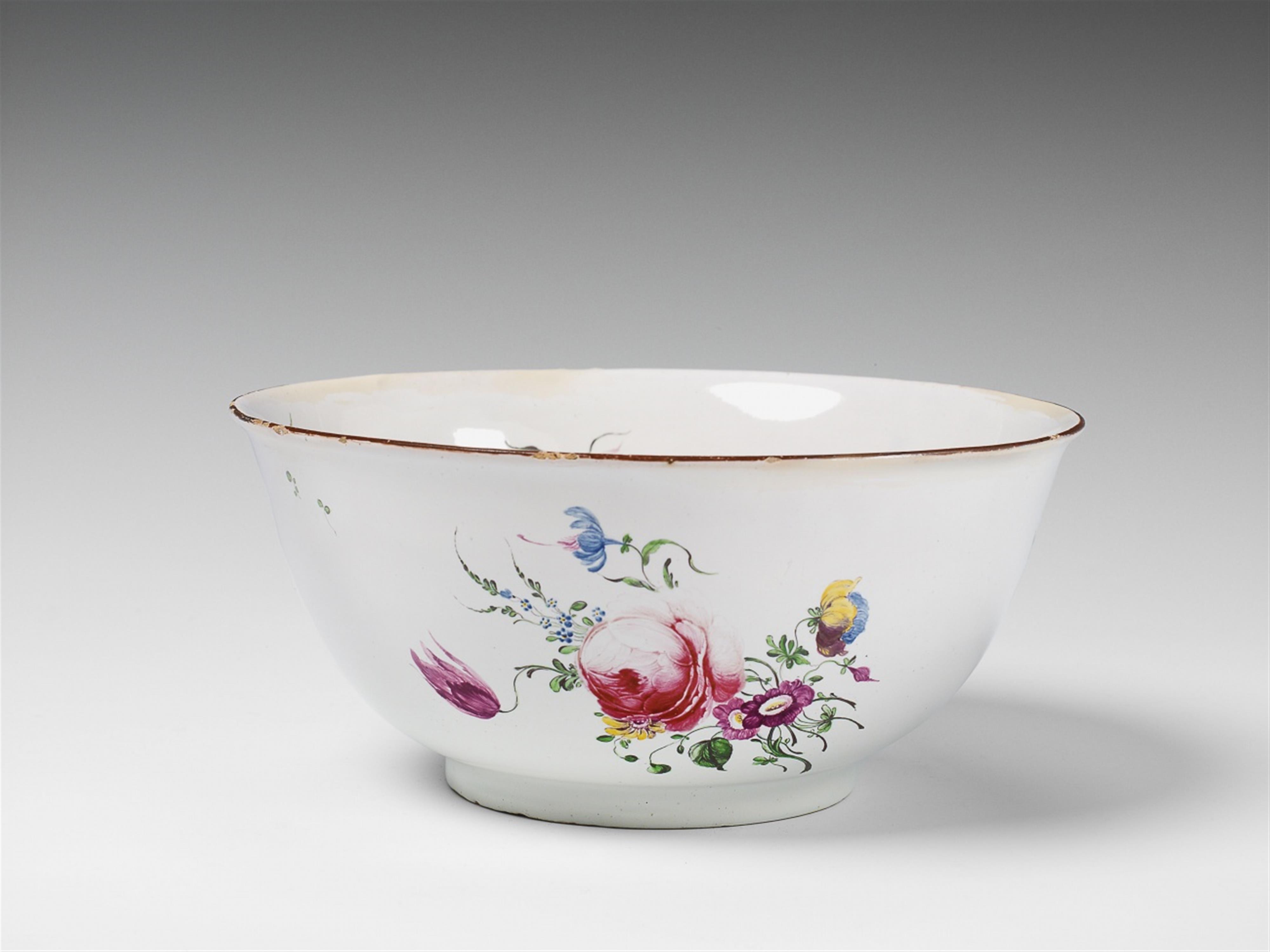A Strasbourg faience bowl with floral overglaze decor. - image-1