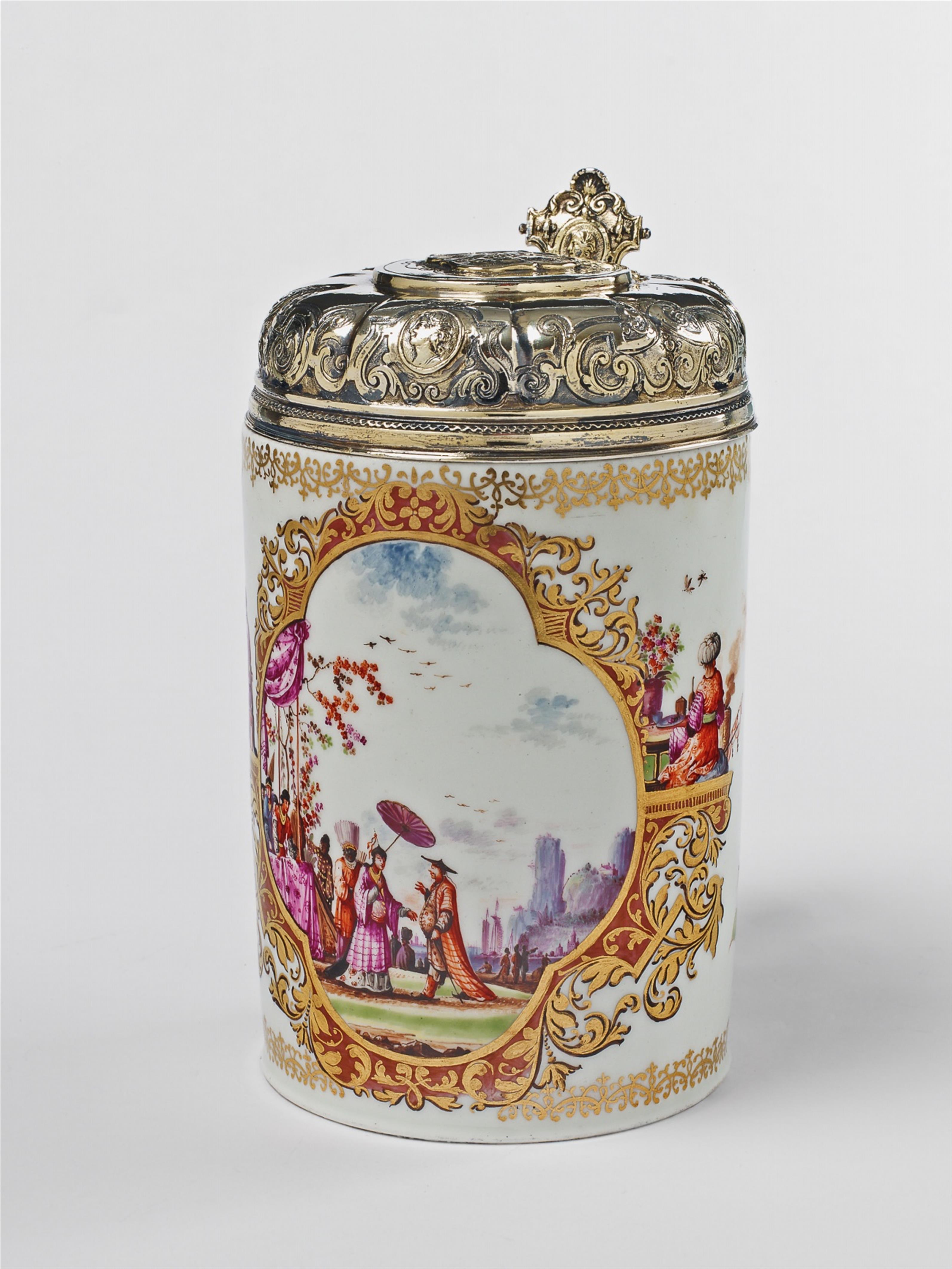 An opulent vermeil mounted Meissen porcelain tankard. - image-5