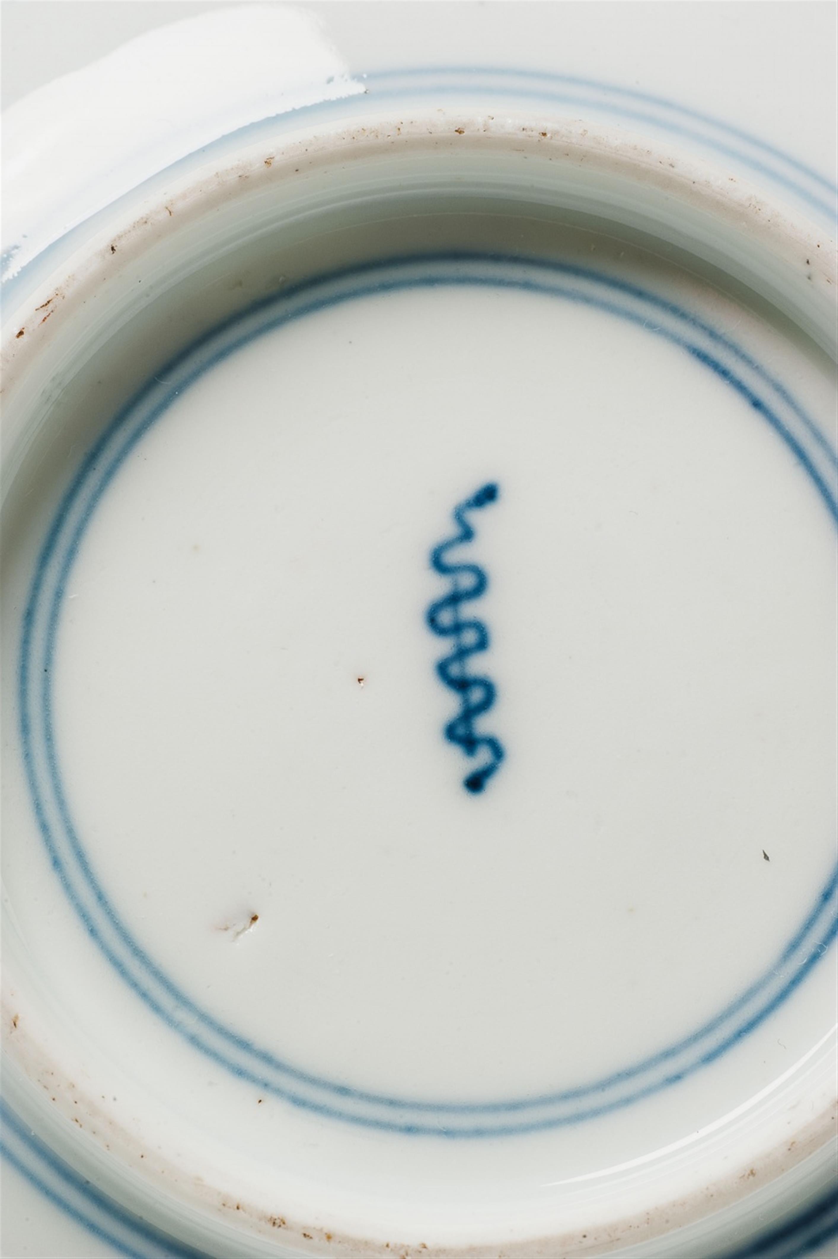 A Meissen porcelain teabowl. - image-2