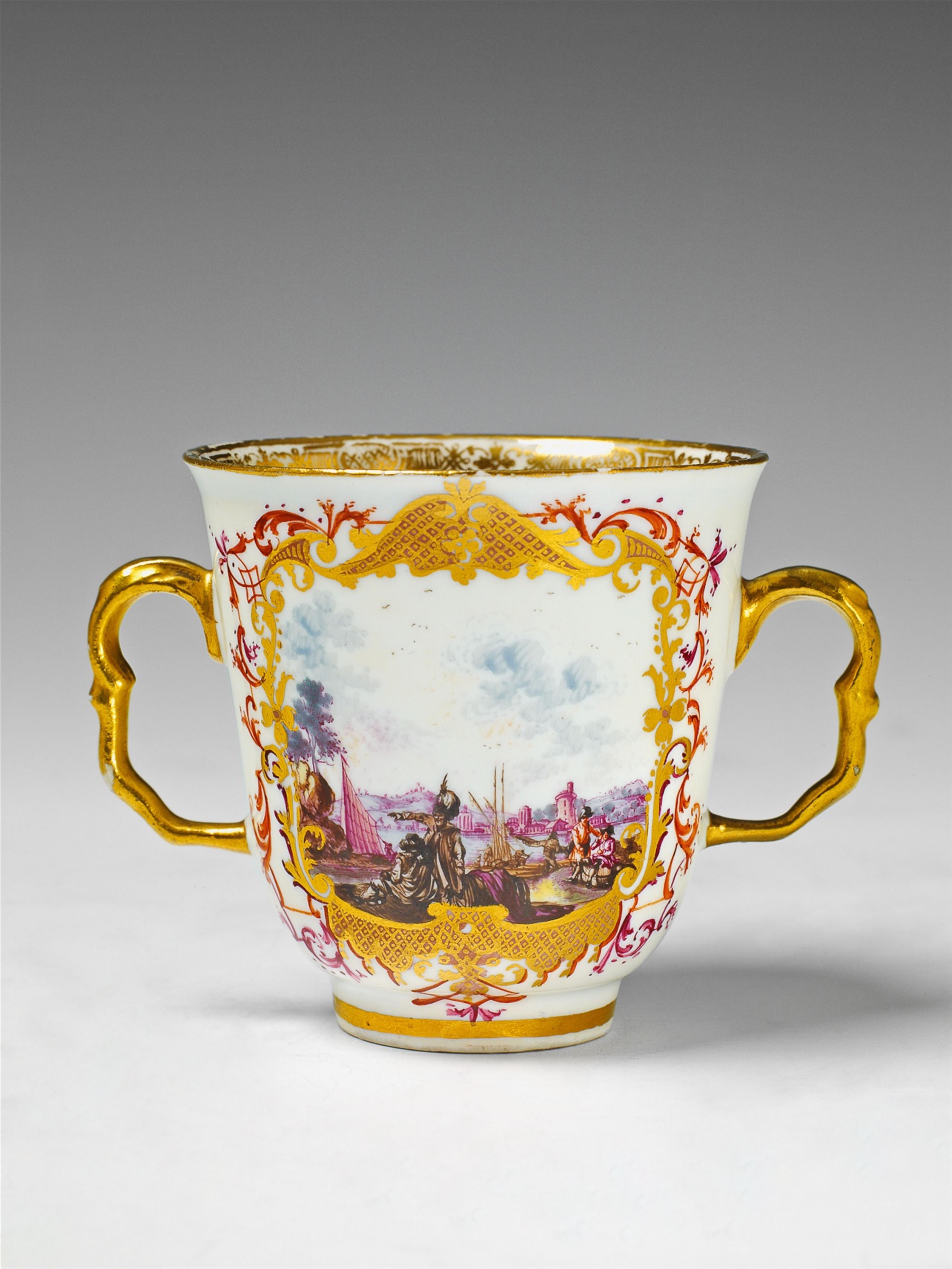 A Meissen porcelain beaker with "kauffahrtei" decor. - image-1
