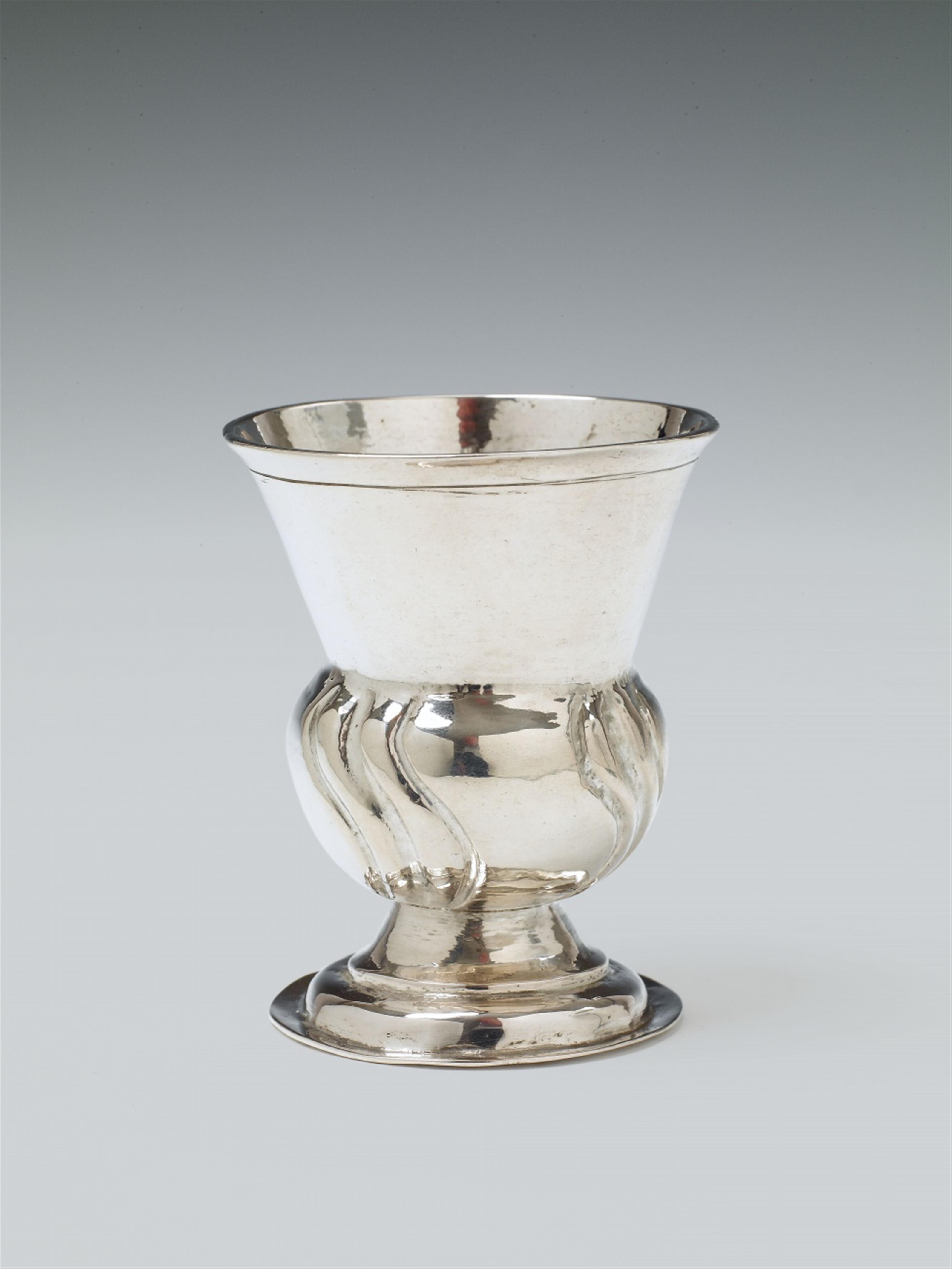 A Frankfurt silver beaker. Marks of Carl Wilhelm Rauch, ca. 1760. - image-1