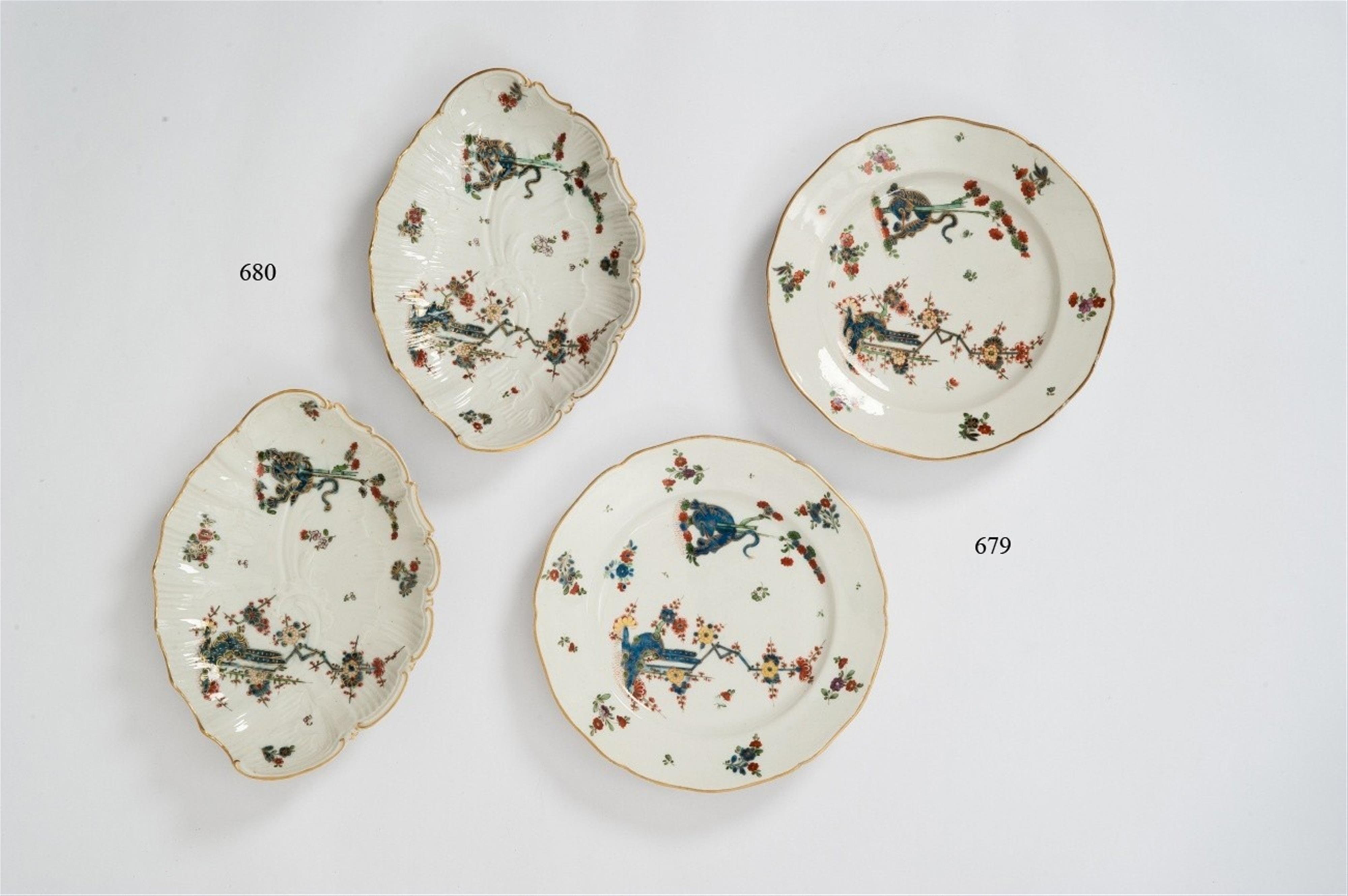 A pair of Venetian porcelain plates with Korean style decor. - image-1