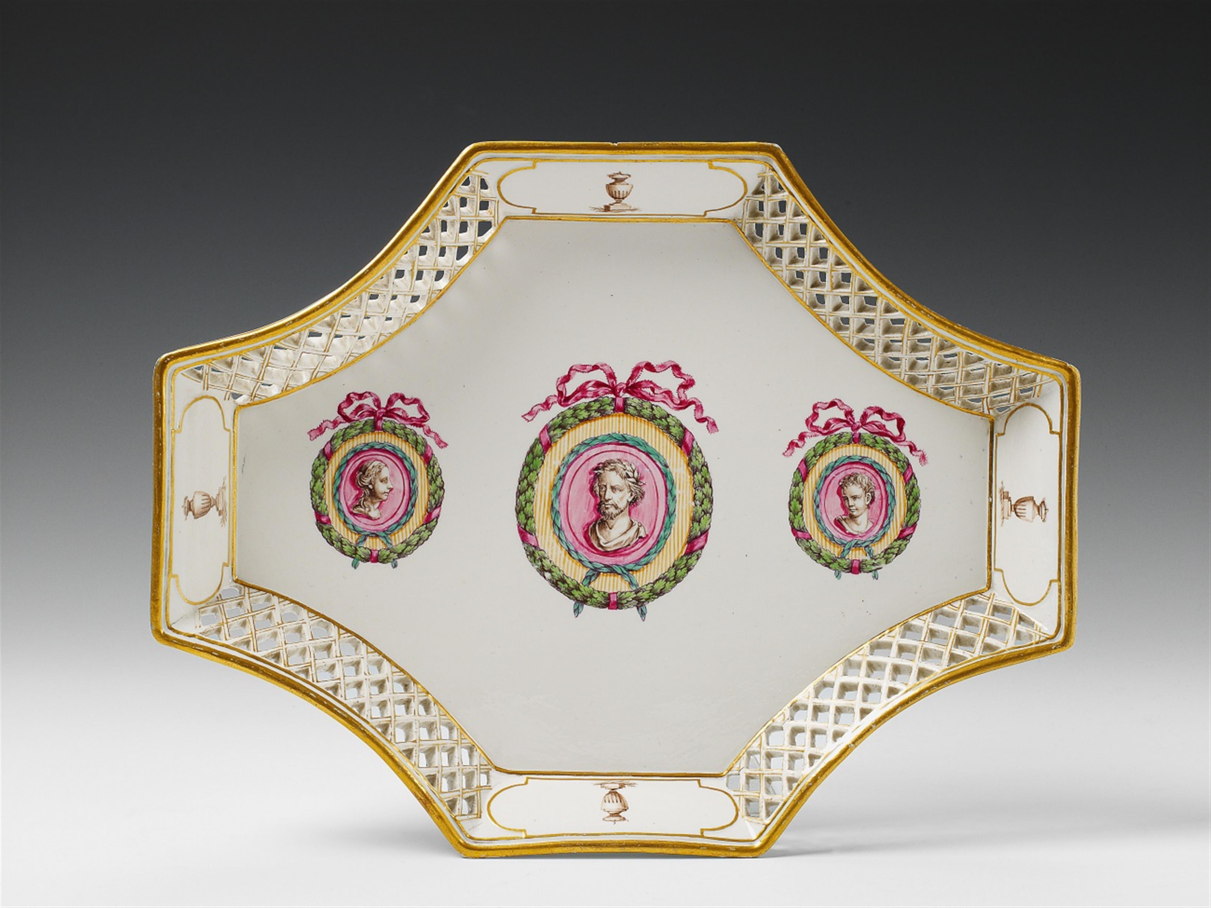 A Höchst porcelain neoclassical platter. - image-1