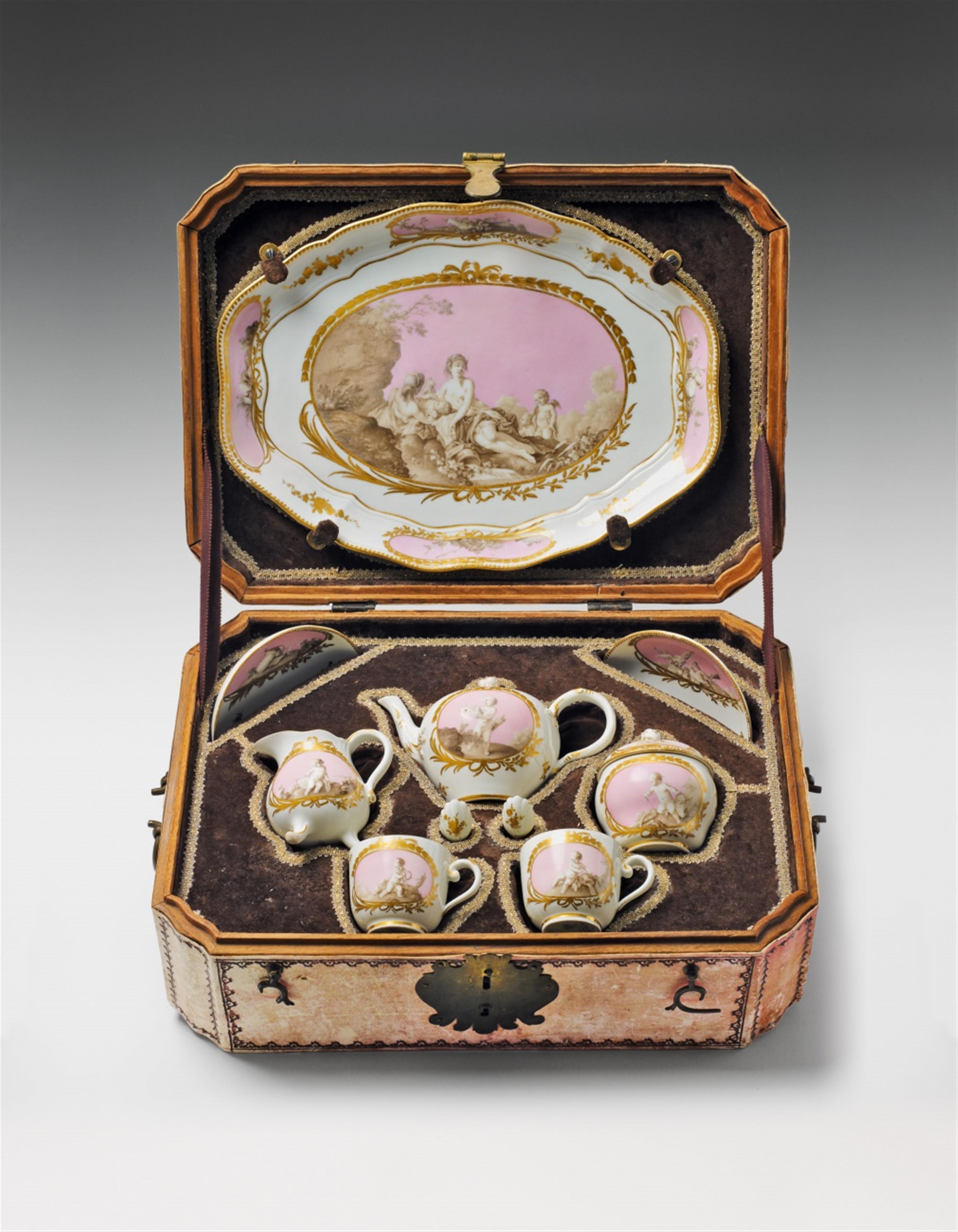 A Meissen porcelain tête à tête in a fitted case. - image-1