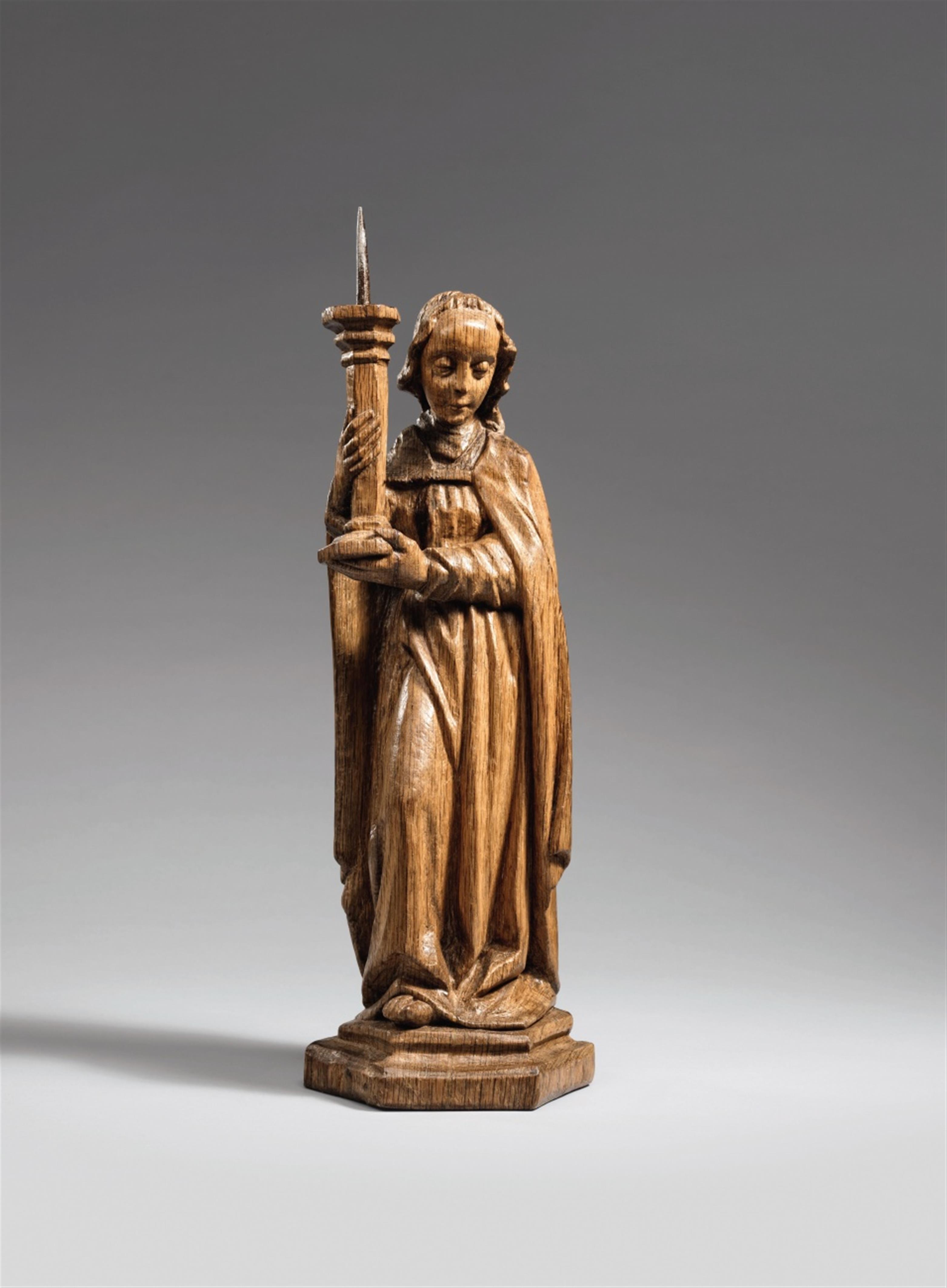 Lower Rhine Region early 16th century - An early 16th century Lower Rhenish carved oak figure of an angel holding a candlestick. - image-1