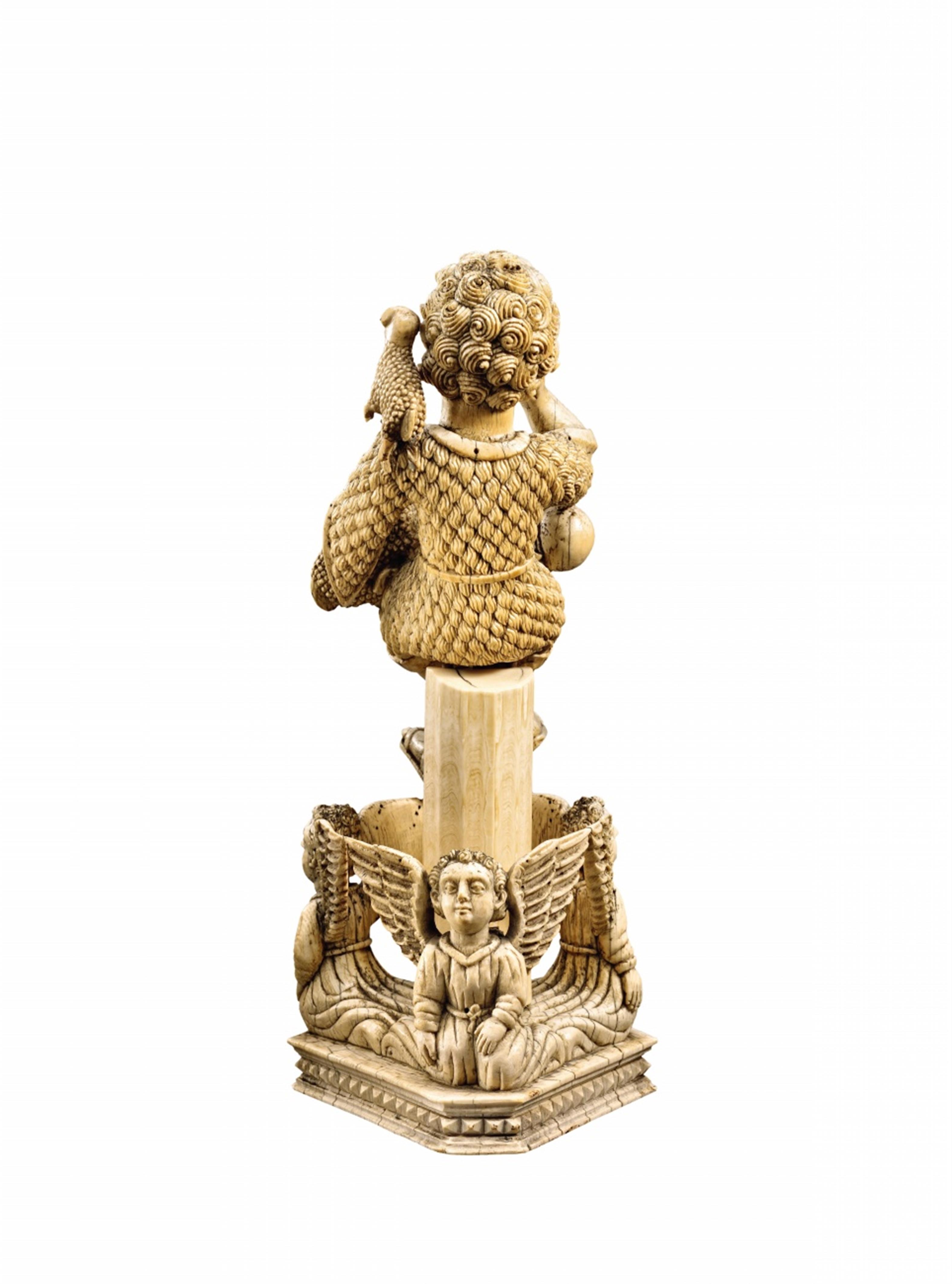 Goa 17th -18th century - A large 17th - 18th century Goan carved ivory depiction of Christ as the good shepherd. - image-2