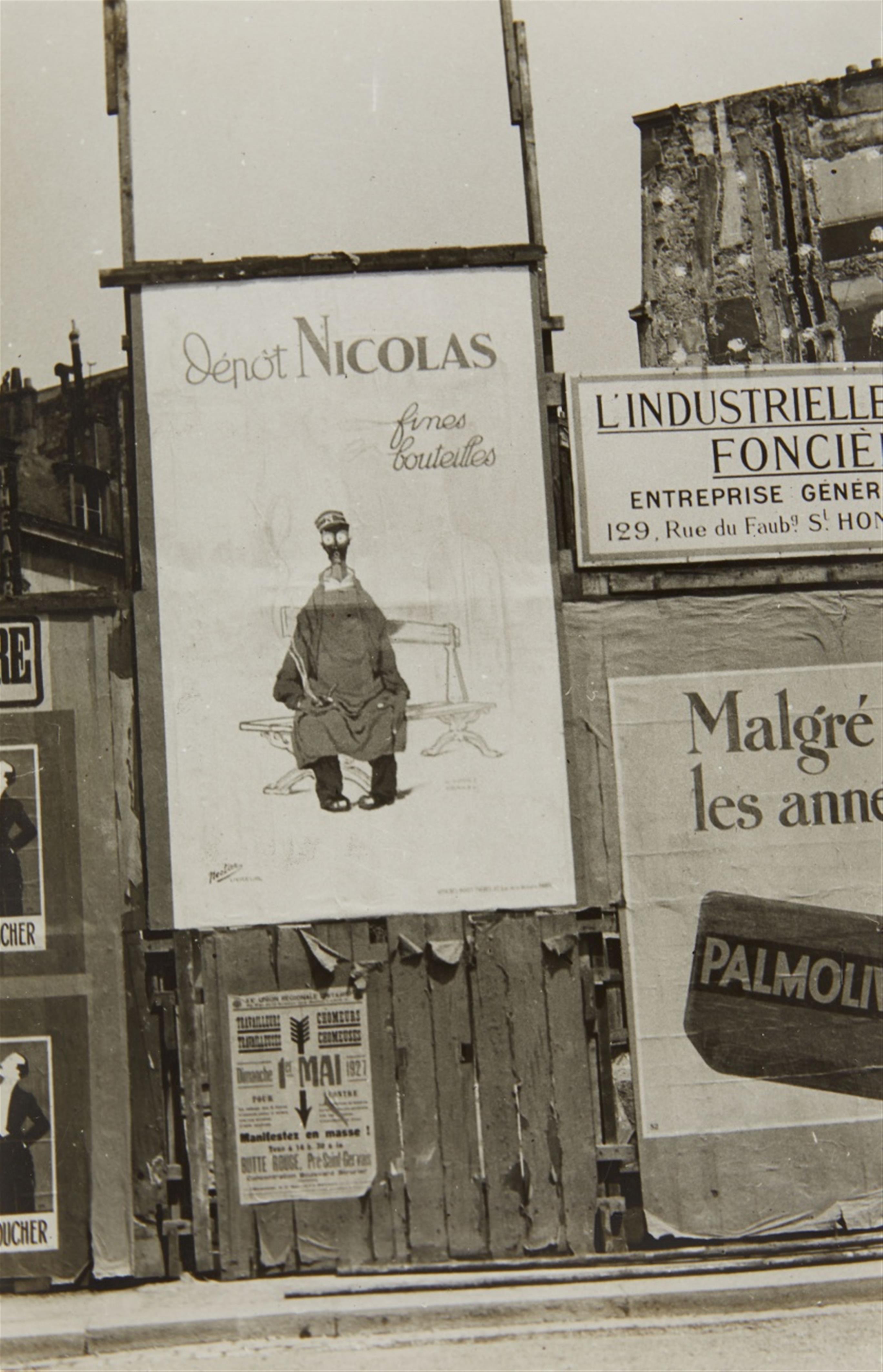 Germaine Krull - Panneau publicitaire, l'affiche de "Nicolas Fines bouteilles" - image-1