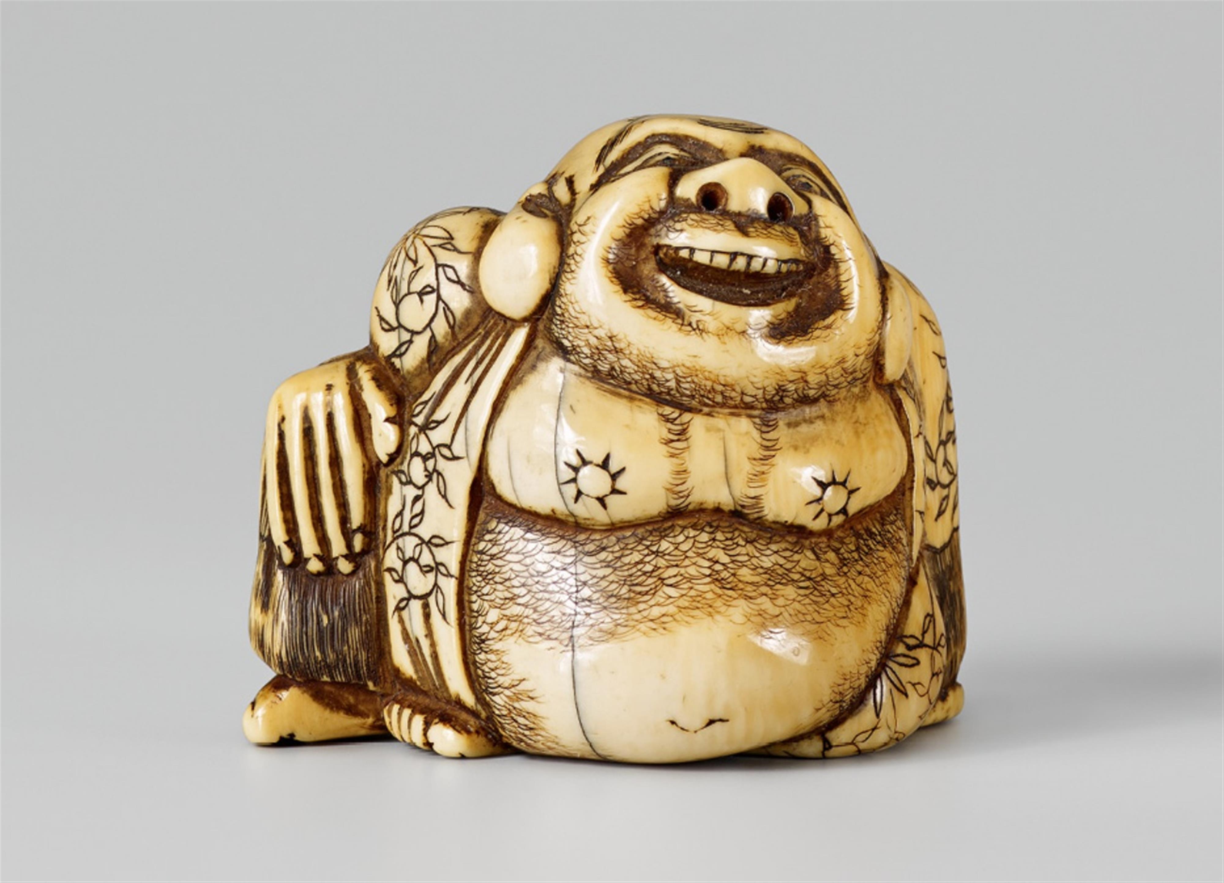 A large Kyoto school ivory netsuke of a laughing Hotei. Late 18th/early 19th century - image-1