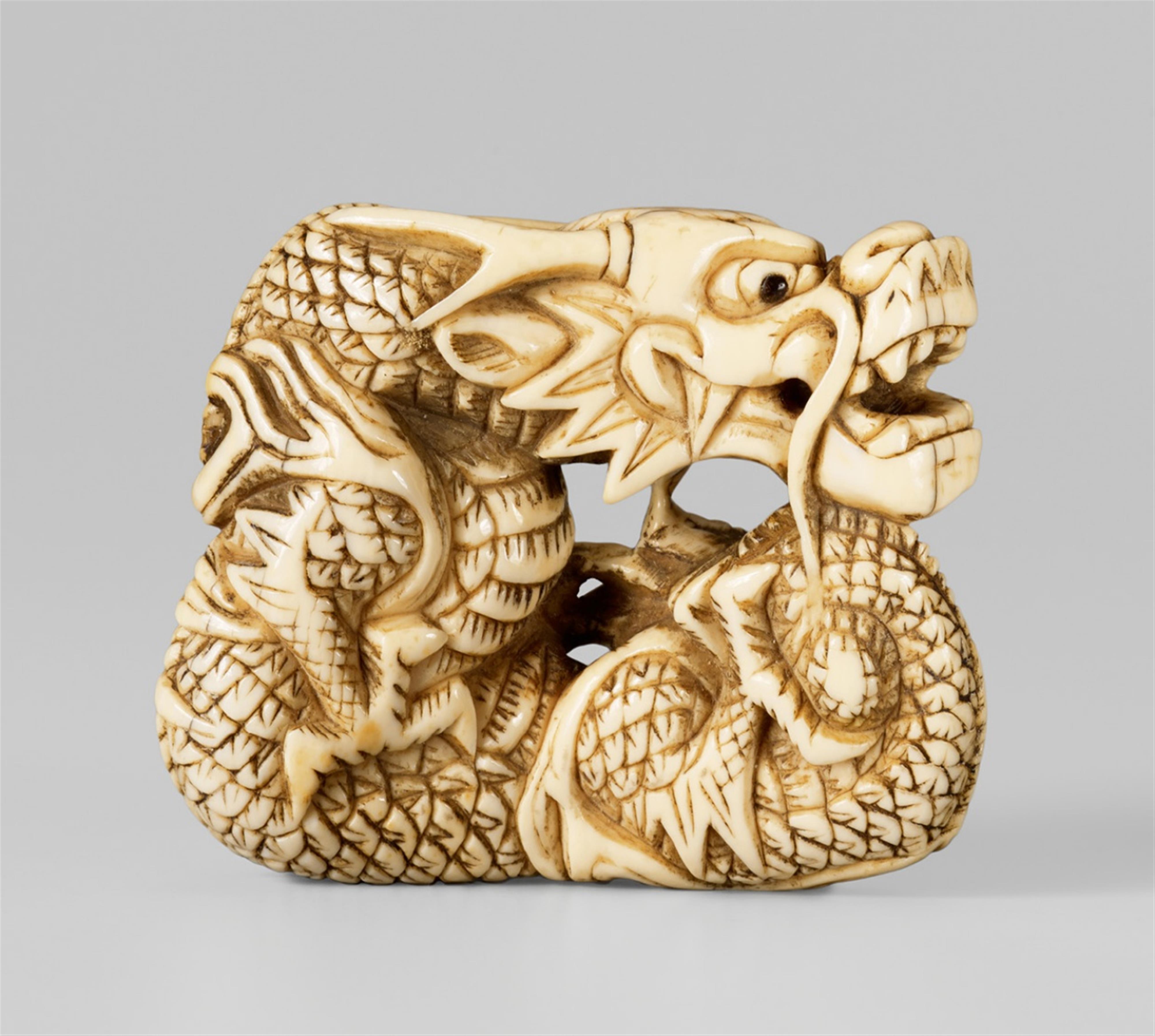 A large ivory netsuke of a coiled dragon. Early 19th century - image-1