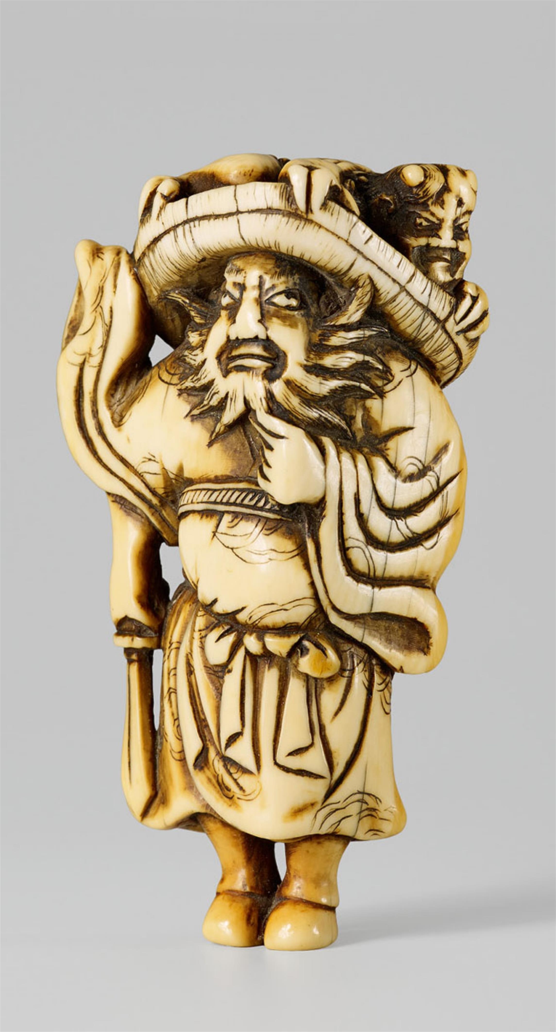 An ivory netsuke of Shôki and oni. Early 19th century - image-1