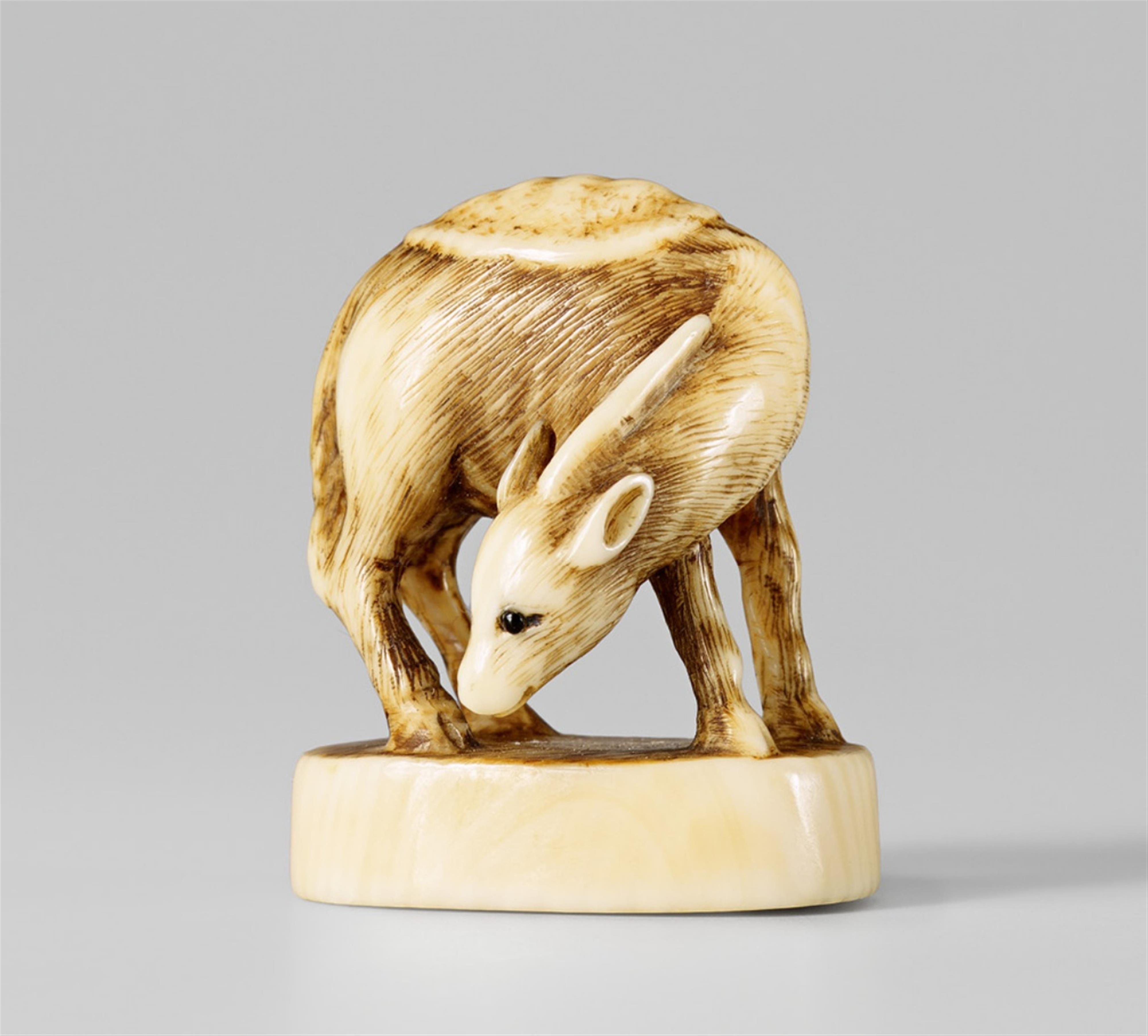 An ivory seal-type netsuke of a suisai. 19th century - image-1