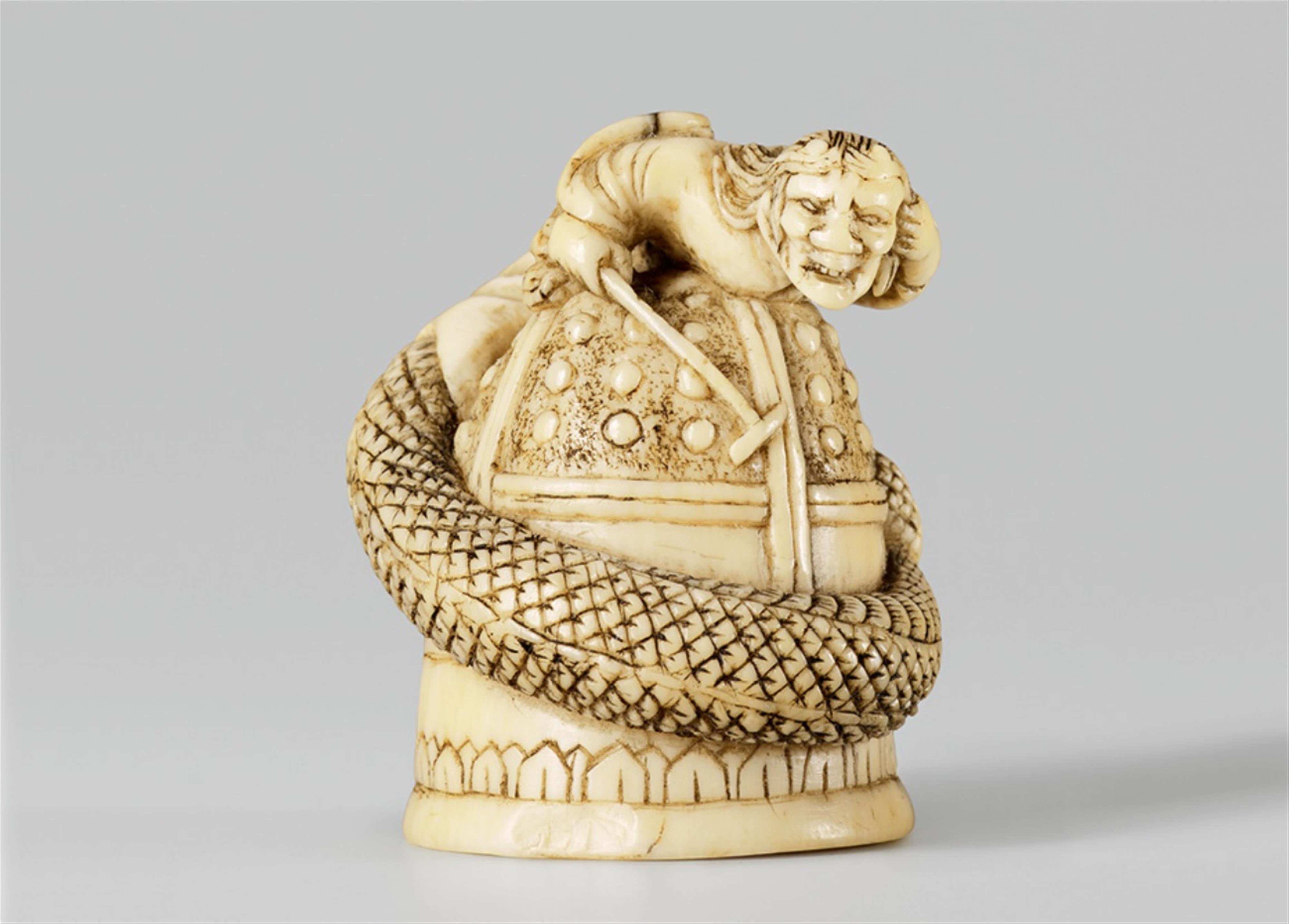 An ivory netsuke of Kiyohime atop the Dôjôji bell. 19th century - image-1