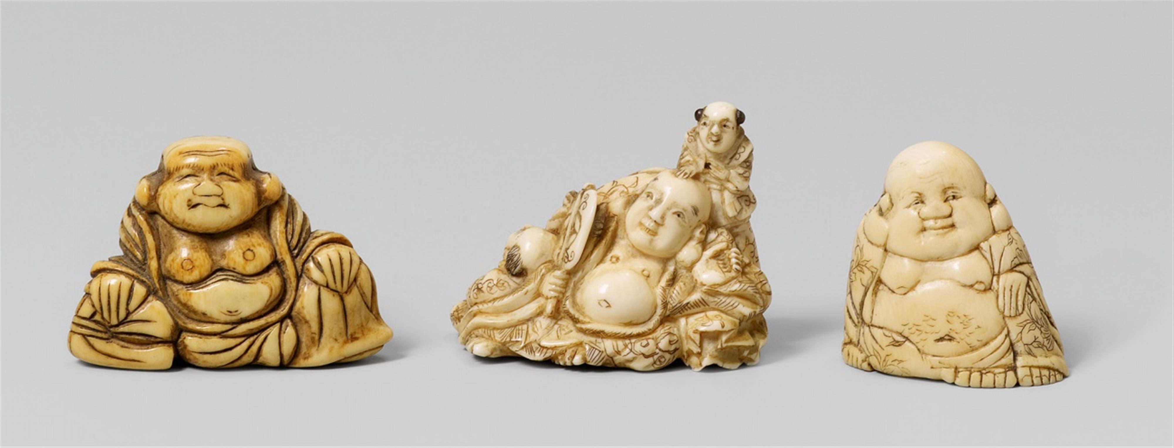 Three ivory netsuke of Hotei and a karako. Late 18th/19th century - image-1
