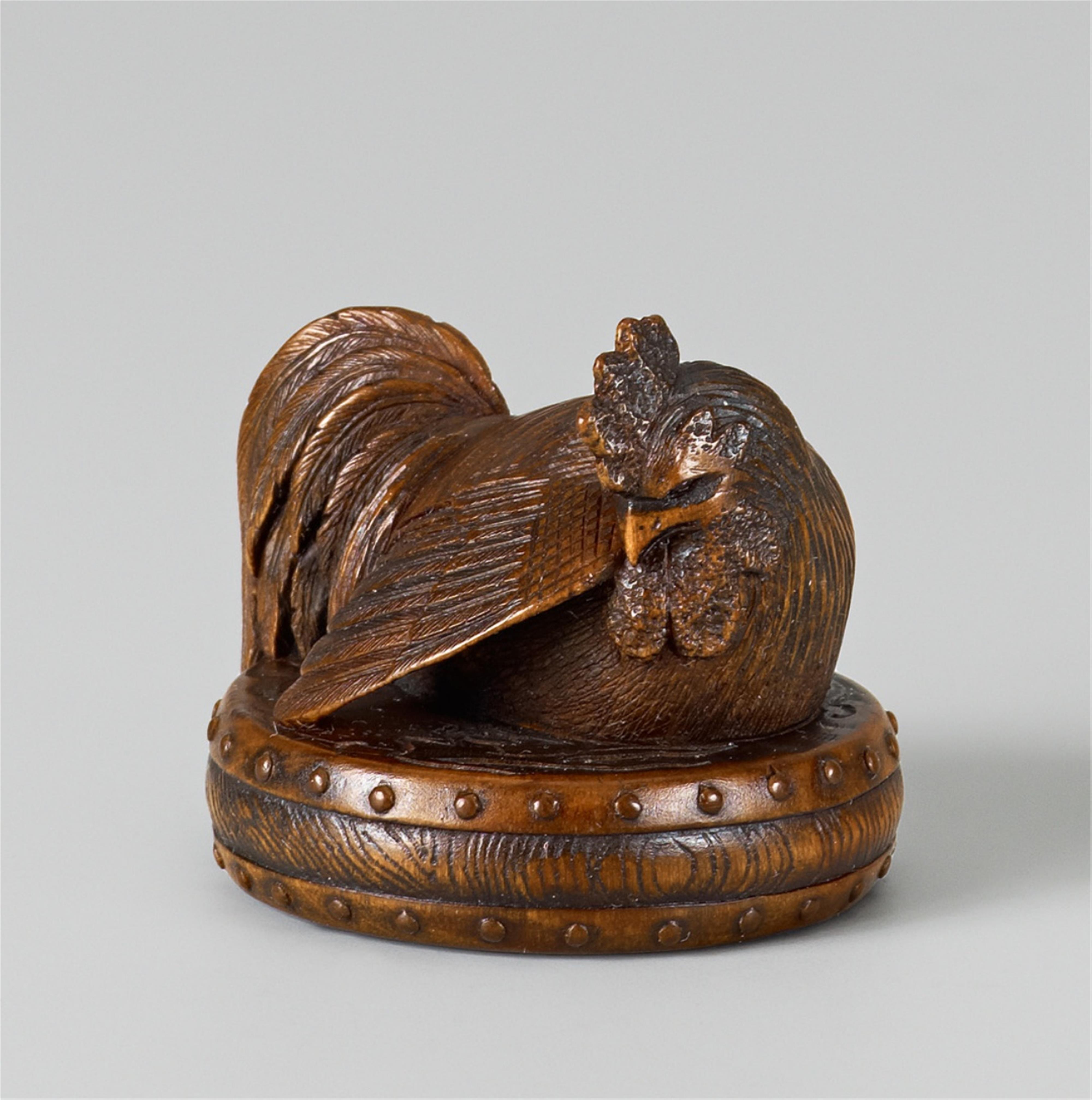 A large wood netsuke of a cockerel on a flat drum, by Masatami. Late 19th century - image-1