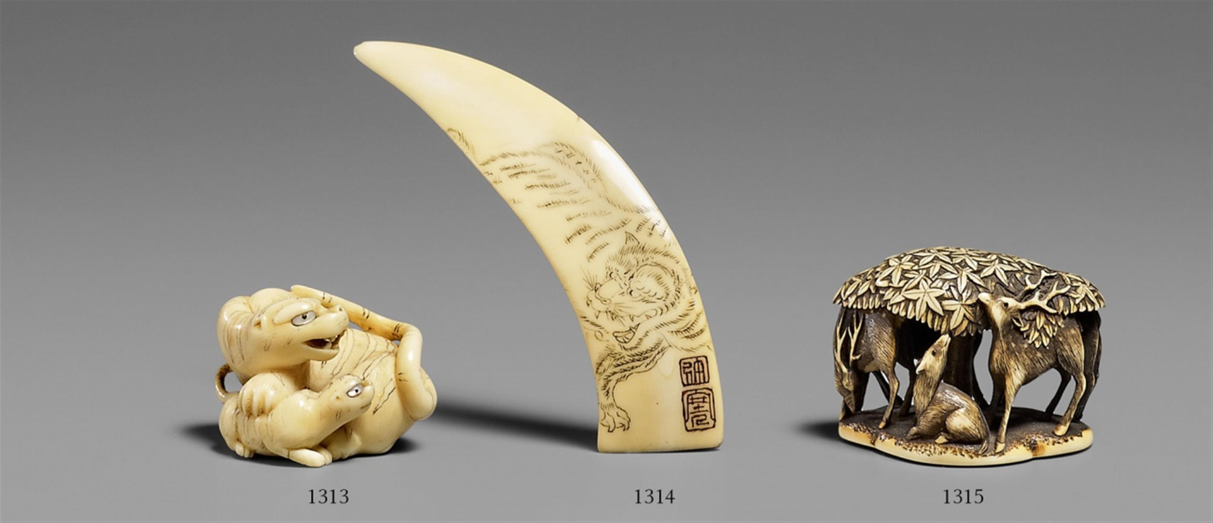 An ivory netsuke of two tigers. Mid-19th century - image-1