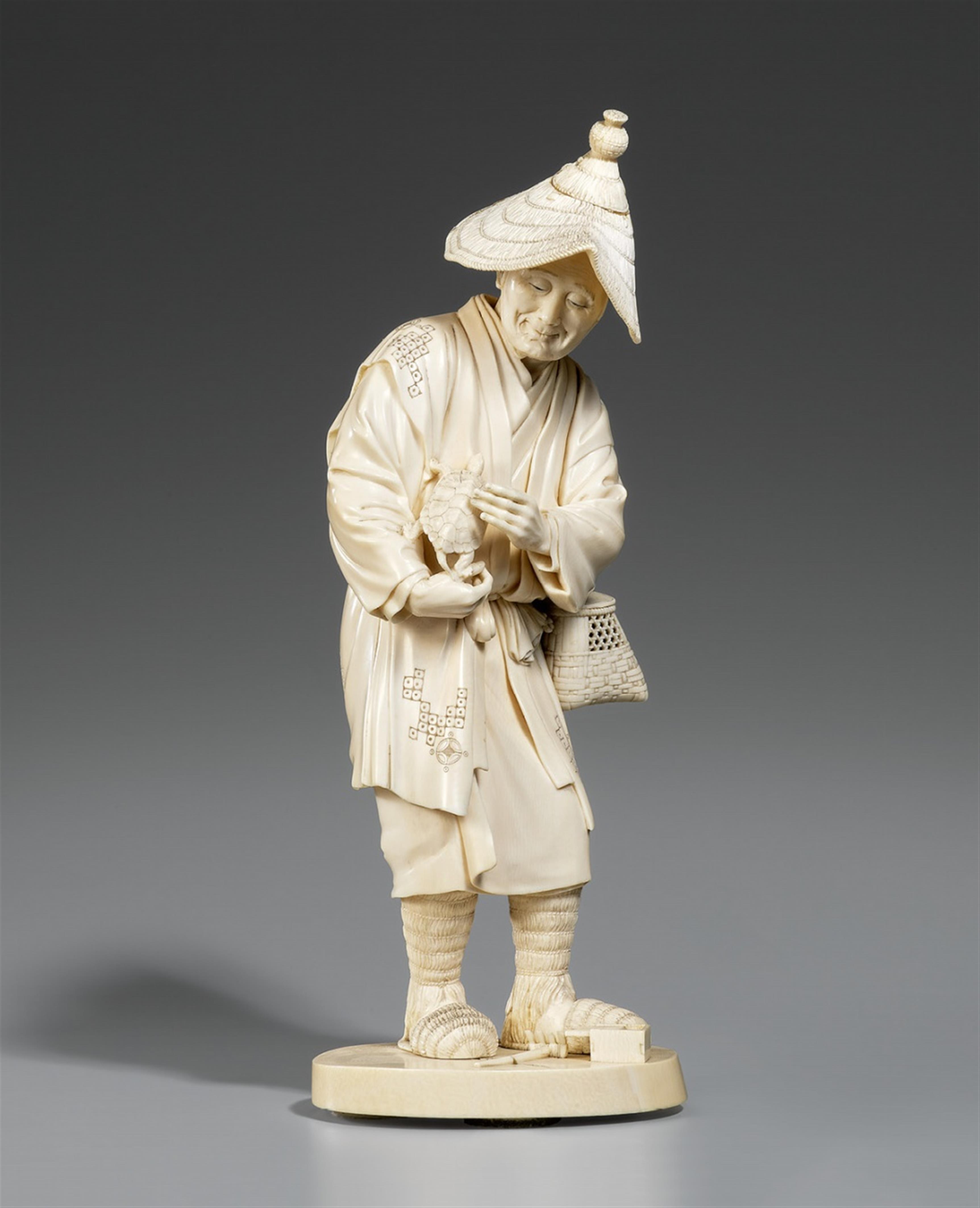 An ivory okimono of a peasant. Late 19th century - image-1