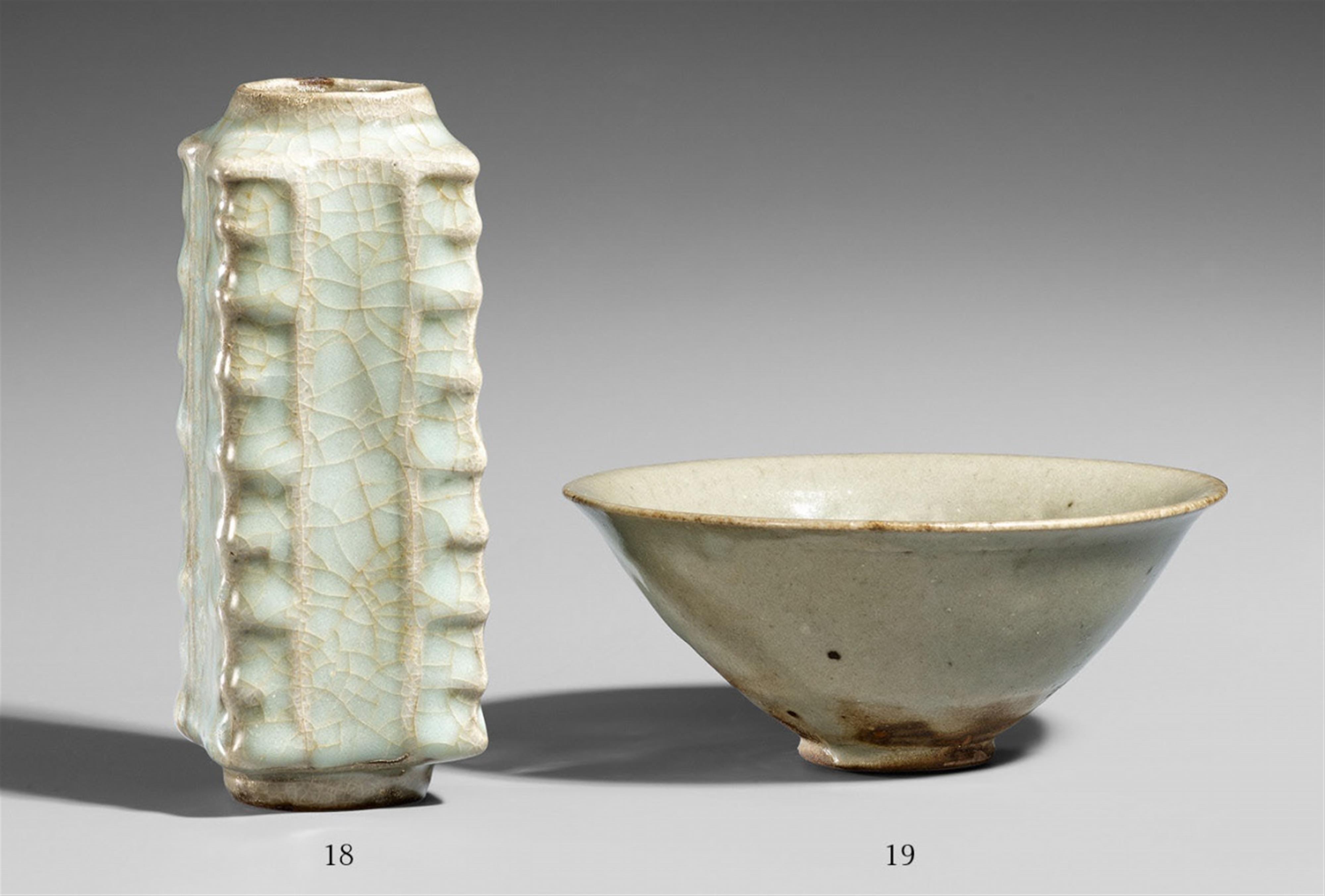 Kleine Vase von cong-Form. Longquan. Song-Zeit oder später - image-1
