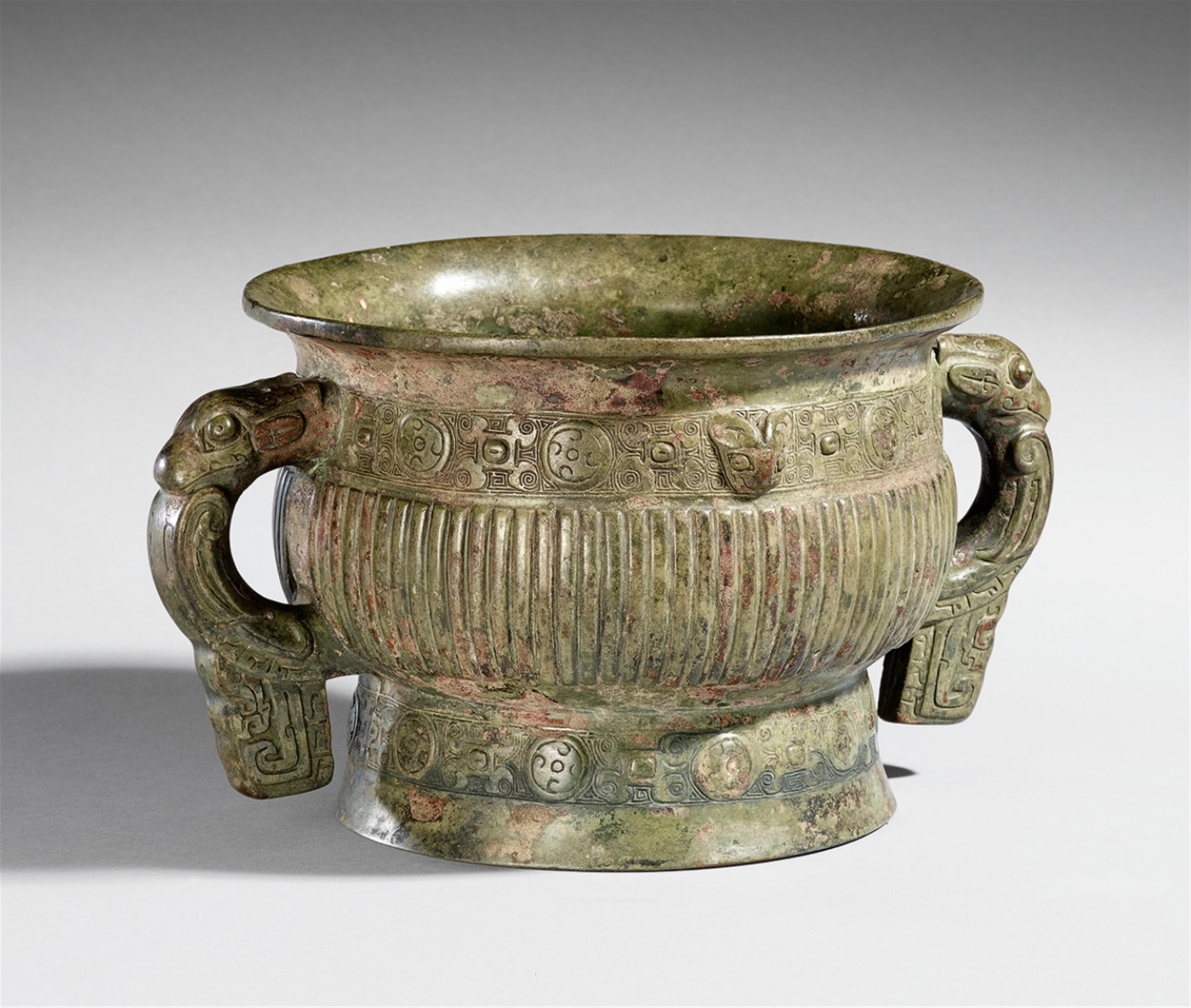 A bronze food vessel of gui type. In the style of the early Western Zhou dynasty - image-1