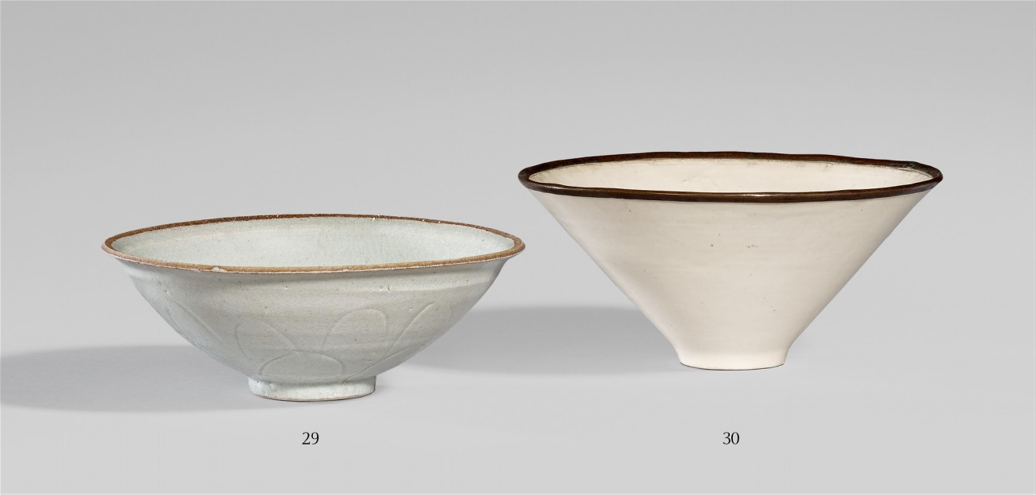 A Ding style bowl of deep conical form. 17th/18th century - image-1