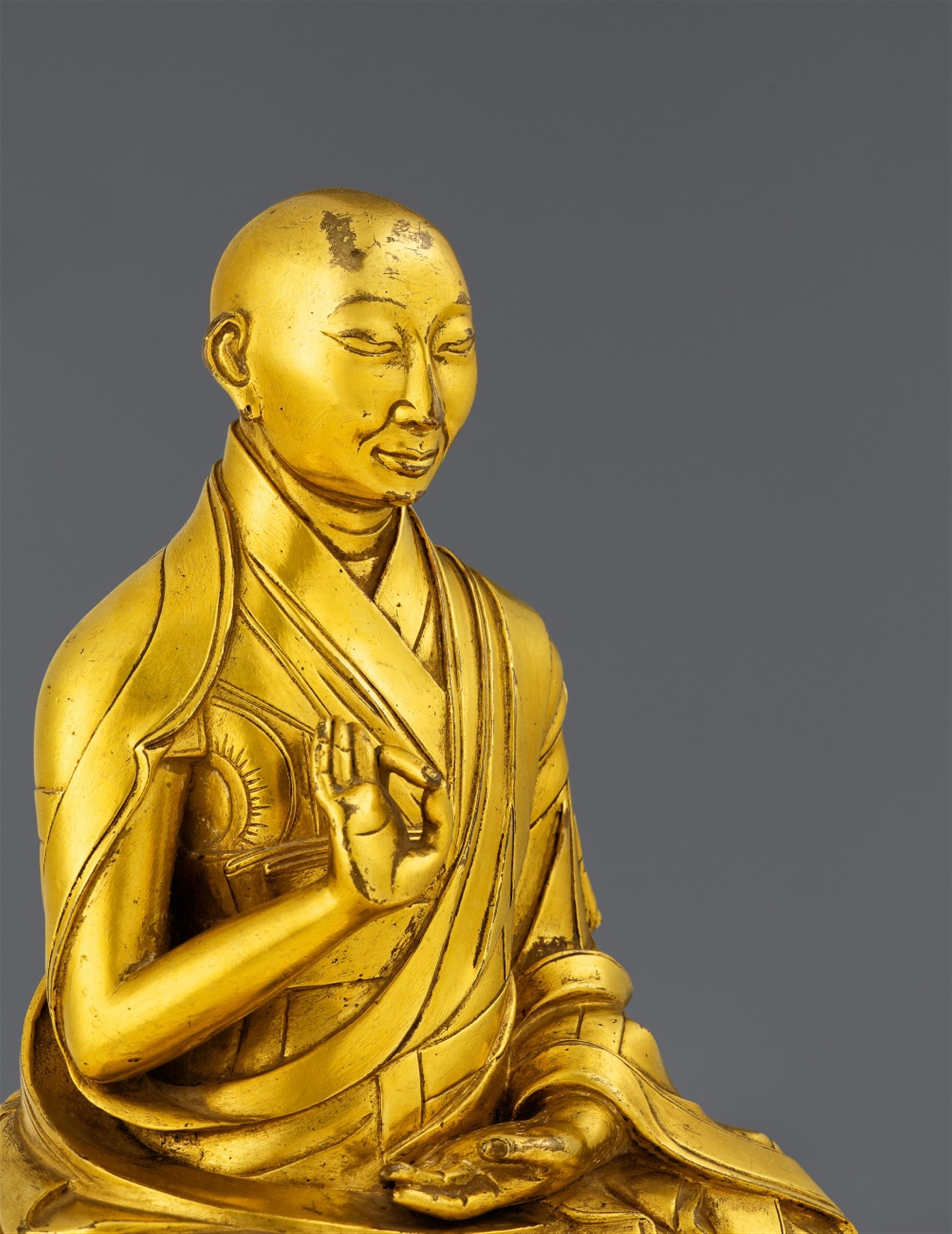 Der Fünfte Panchen Lama. Feuervergoldete Bronze. Tibet. 18. Jh. - image-2
